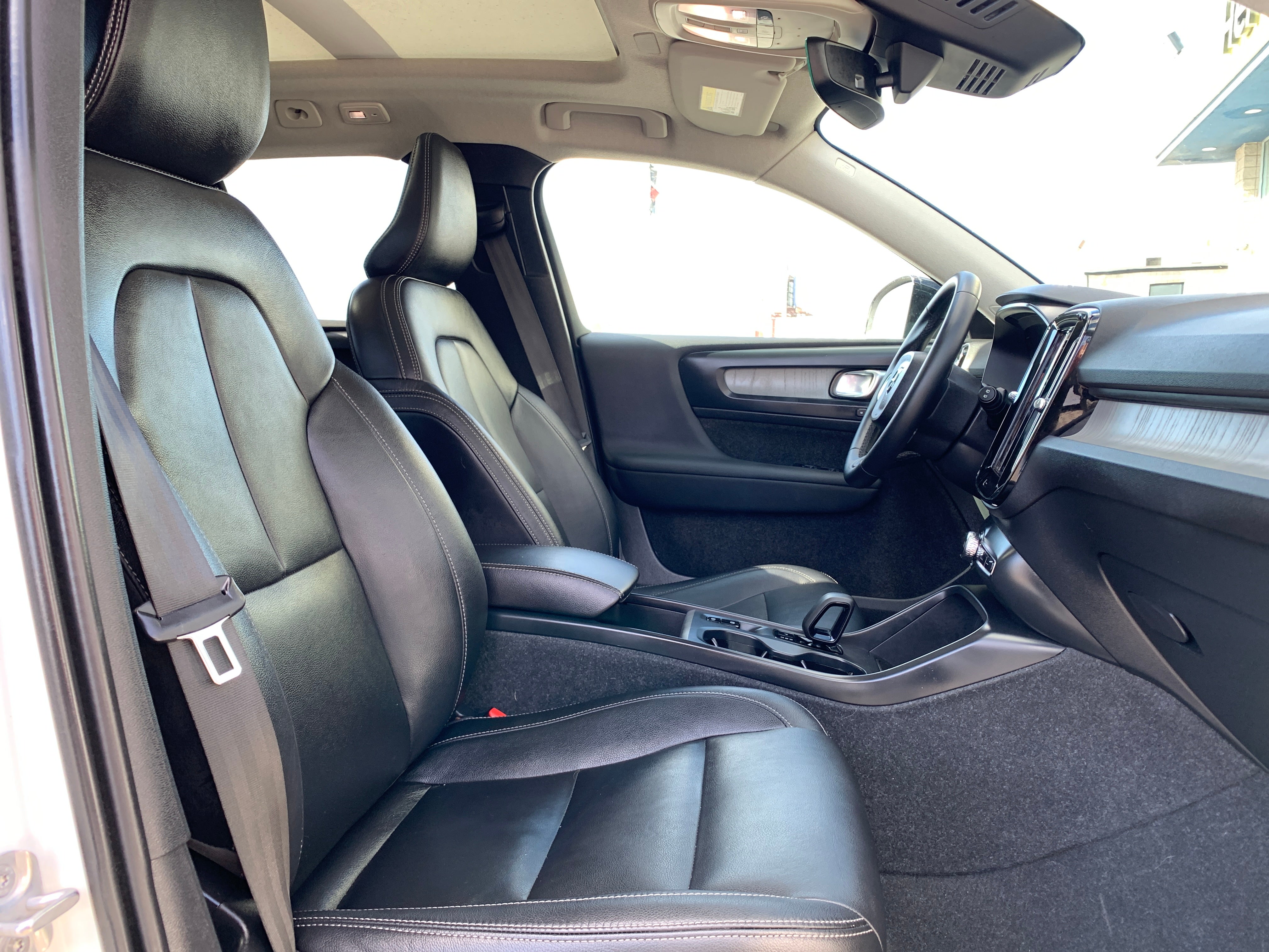 2024 Volvo XC40 B5 Core 2