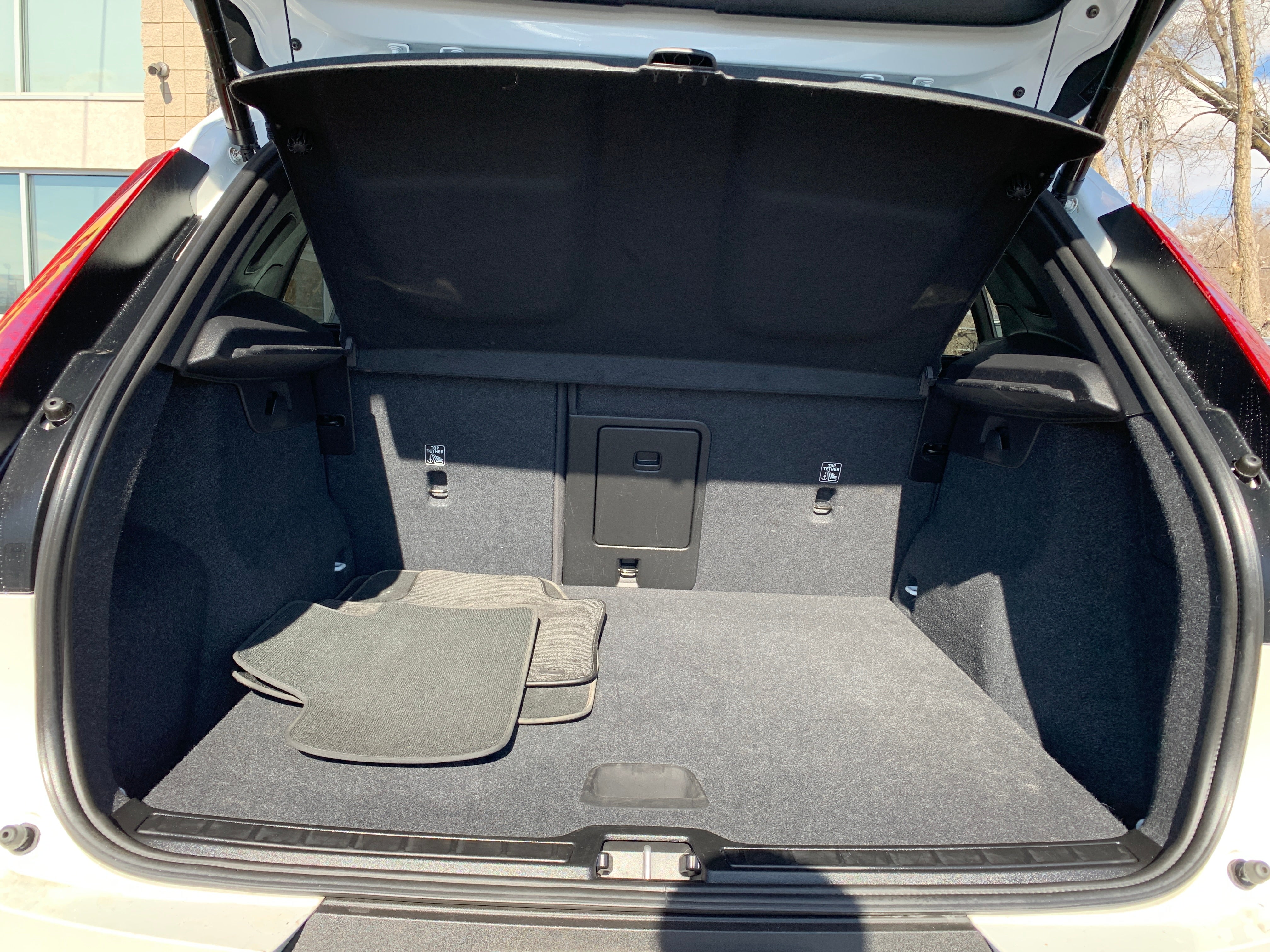 2024 Volvo XC40 B5 Core 6