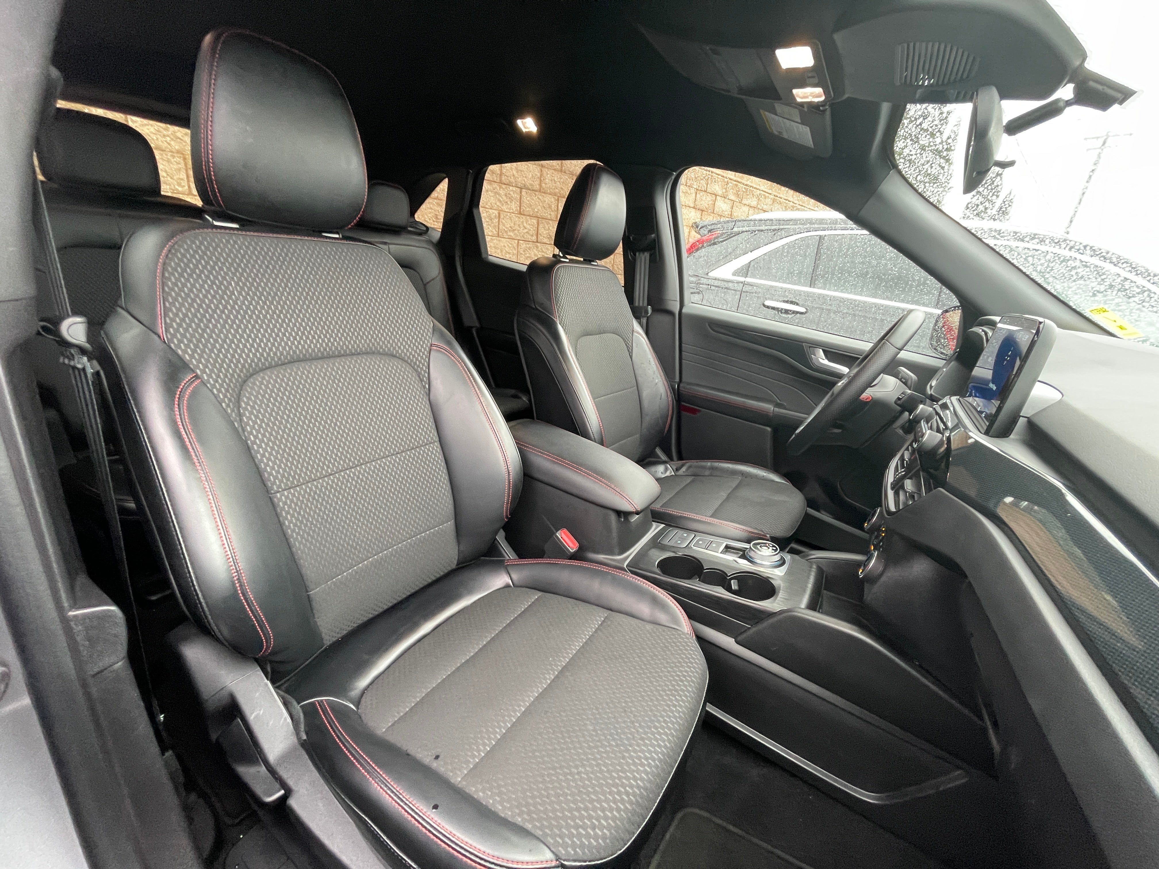 2024 Ford Escape ST-Line 2