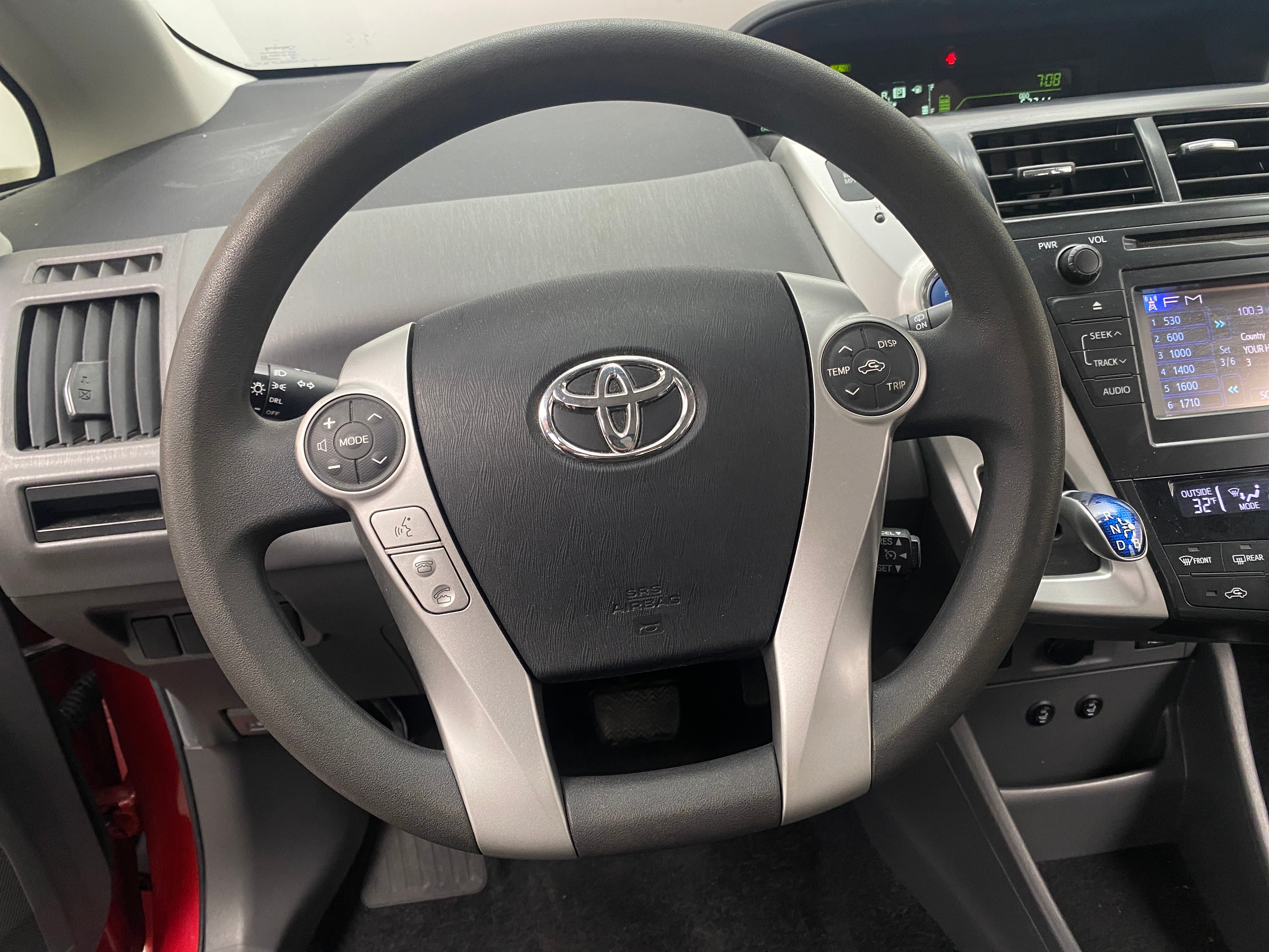 2014 Toyota Prius v Three 5