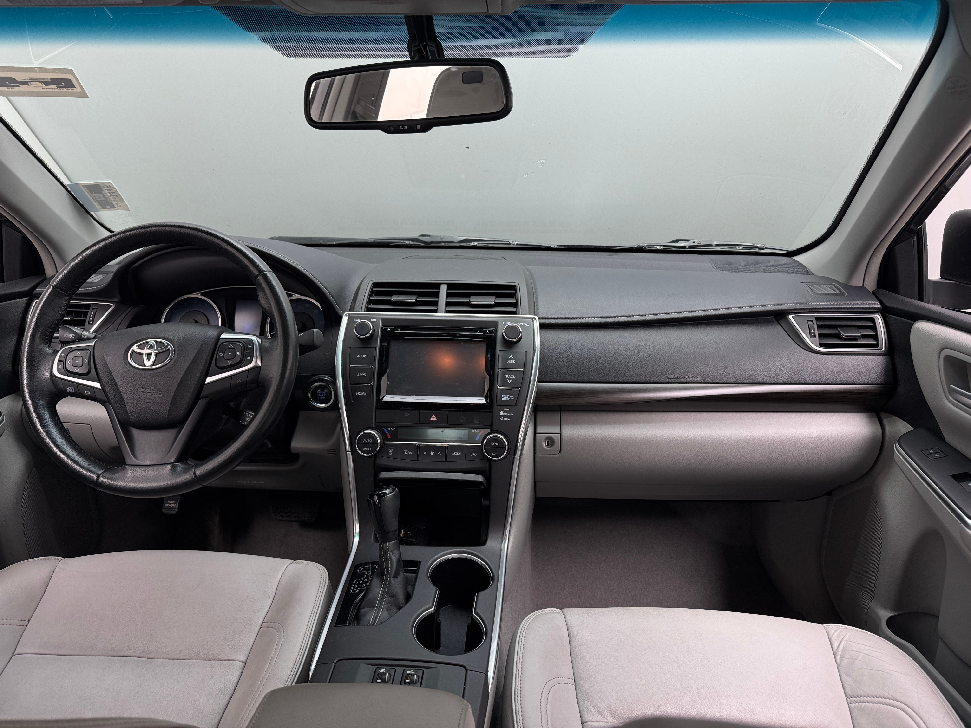 2015 Toyota Camry XLE 3