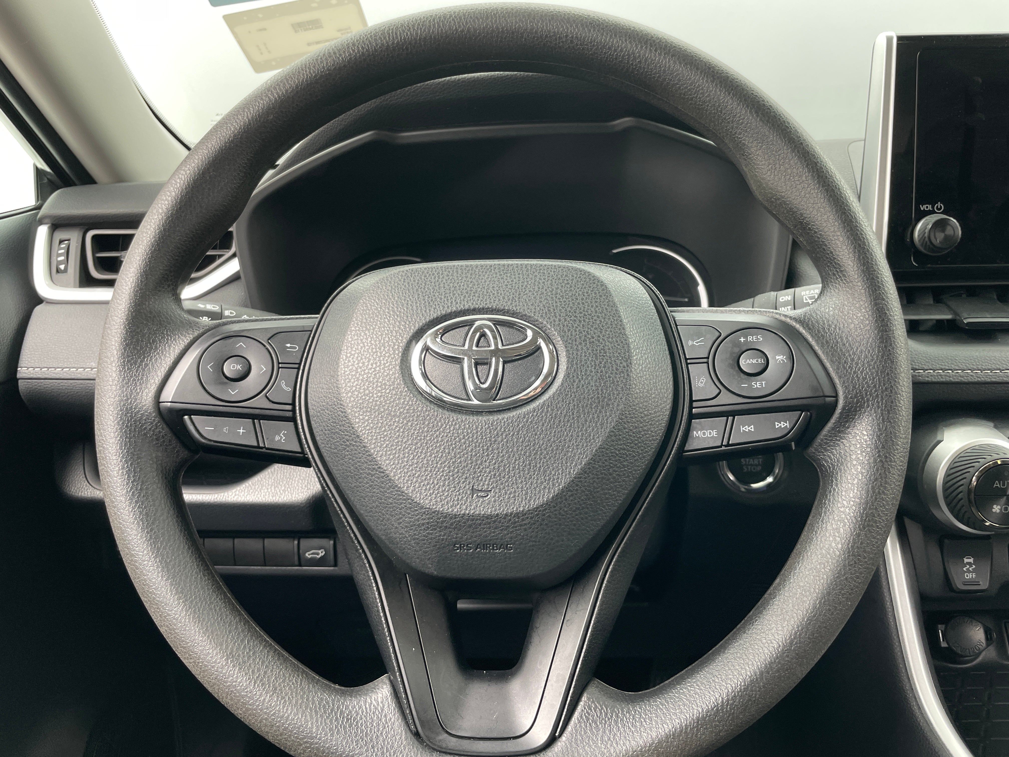 2024 Toyota RAV4 XLE 5