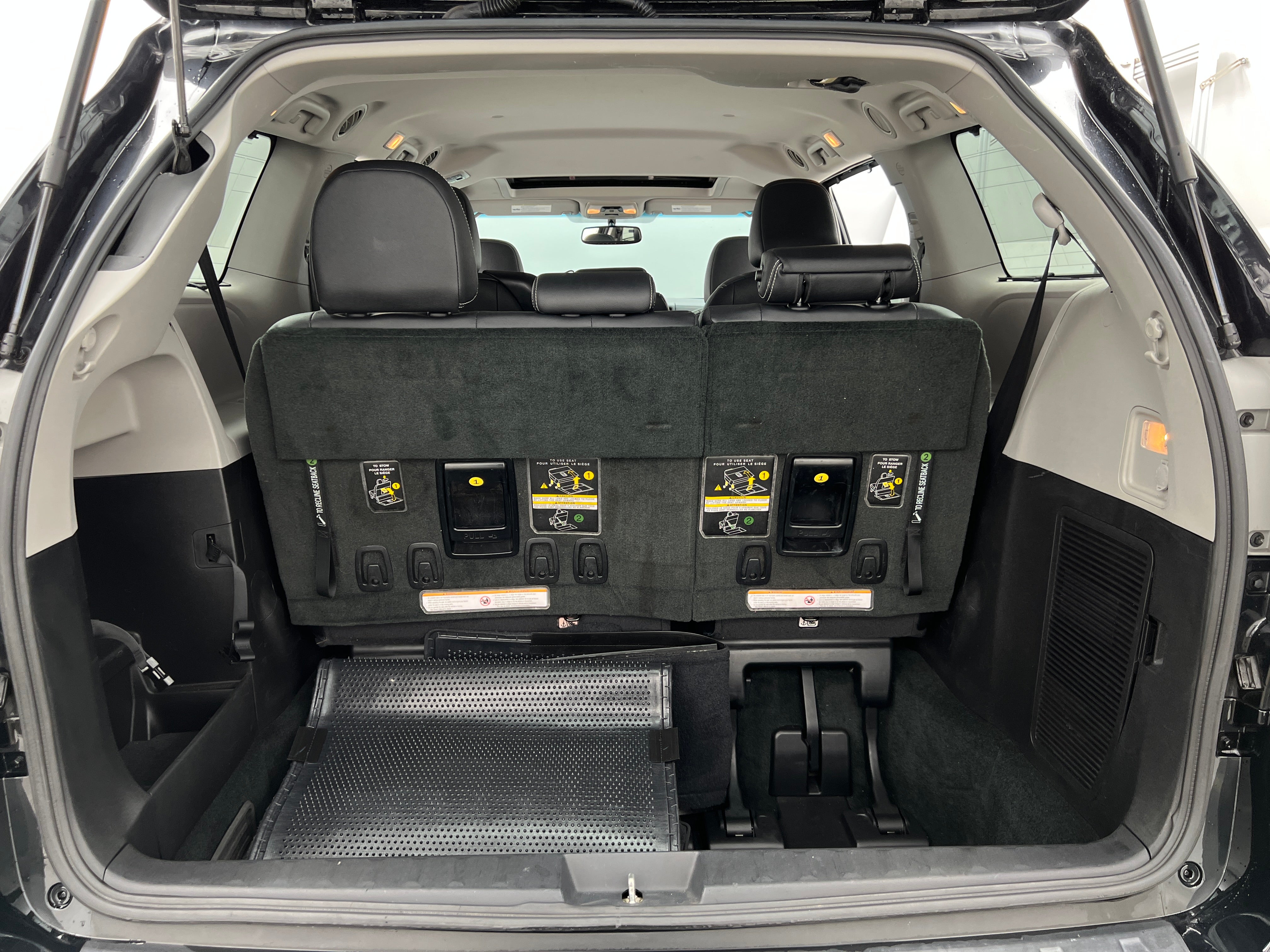 2017 Toyota Sienna SE 7