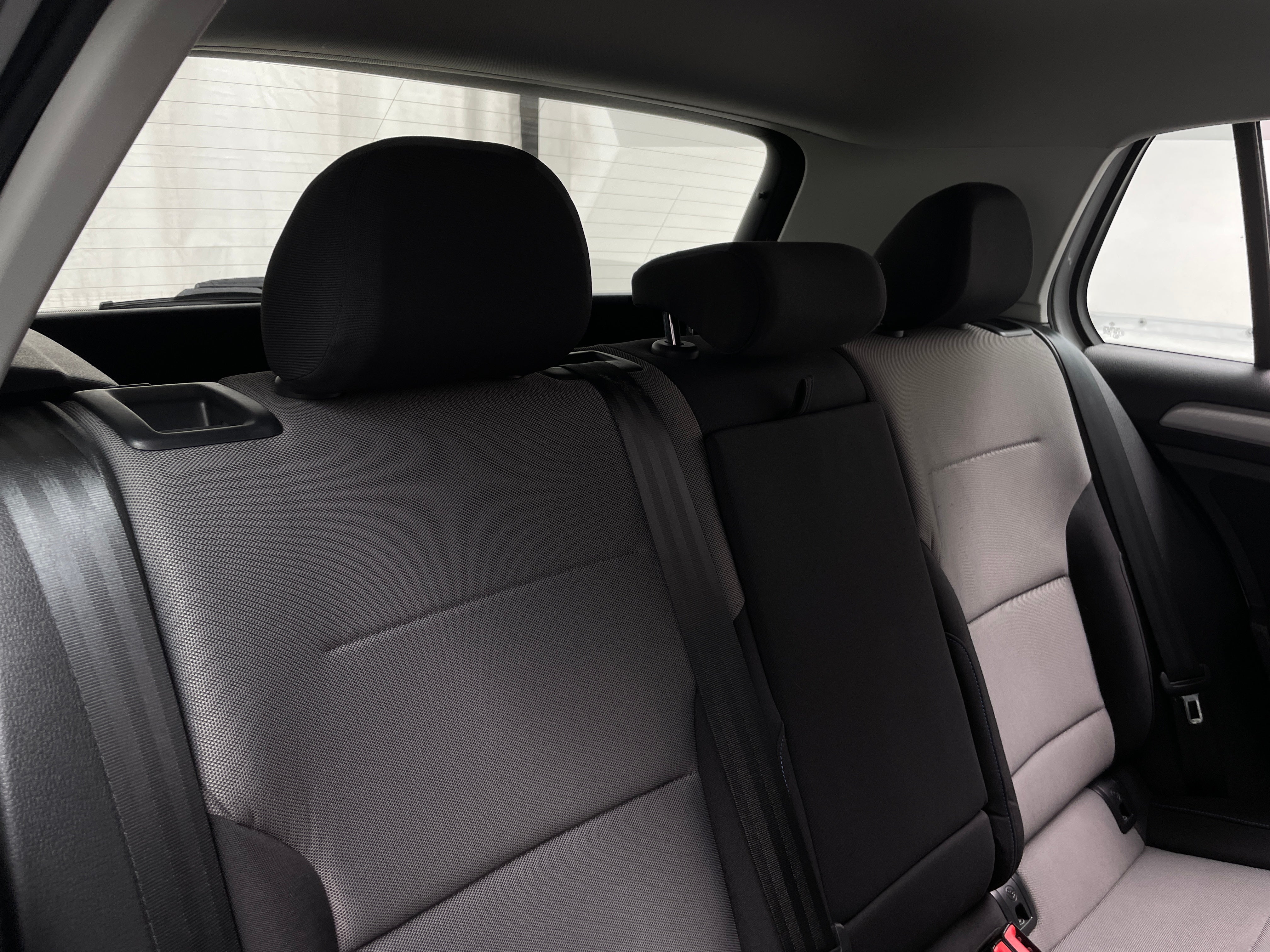 2016 Volkswagen e-Golf SE 6