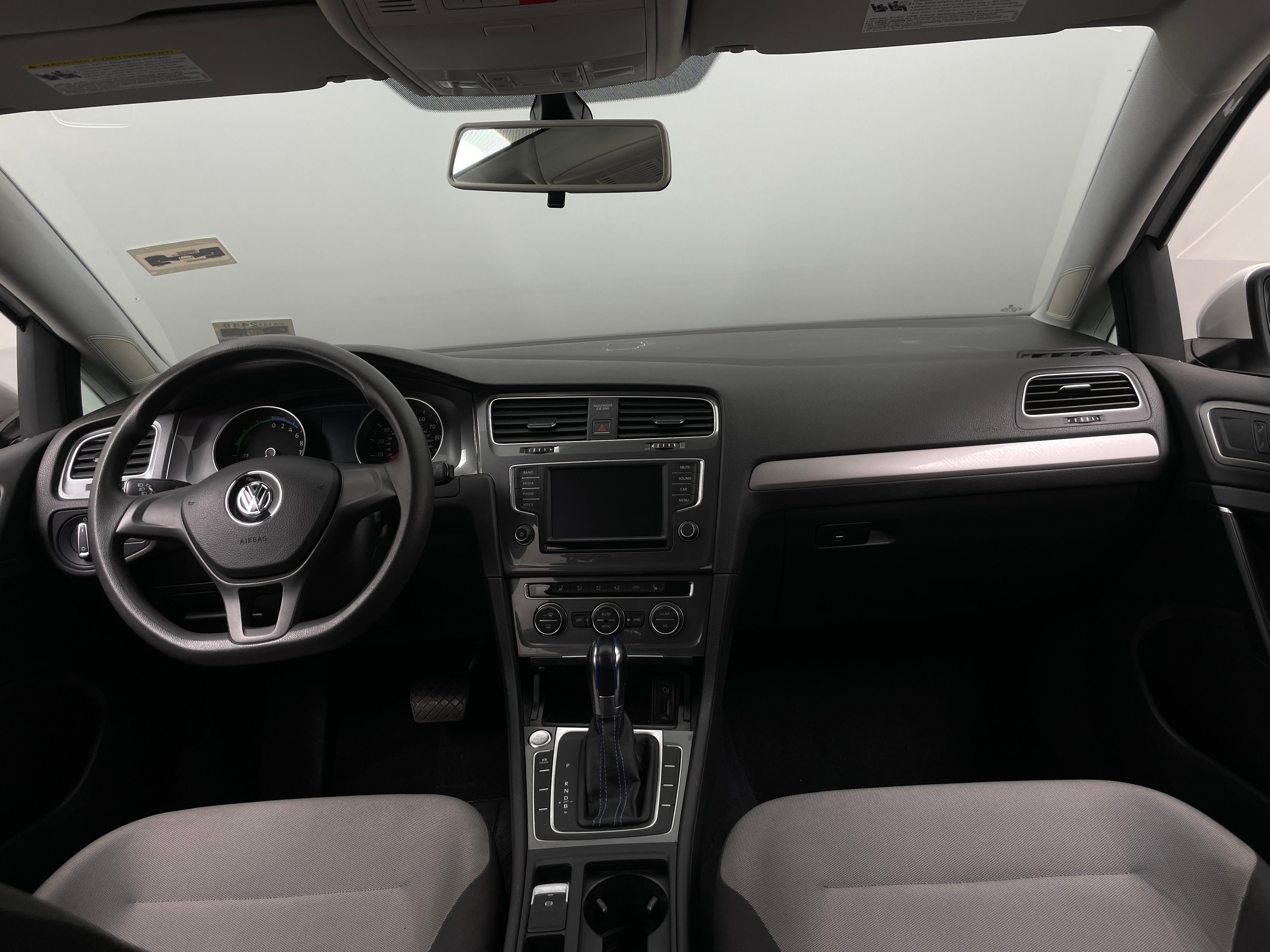 2016 Volkswagen e-Golf SE 3