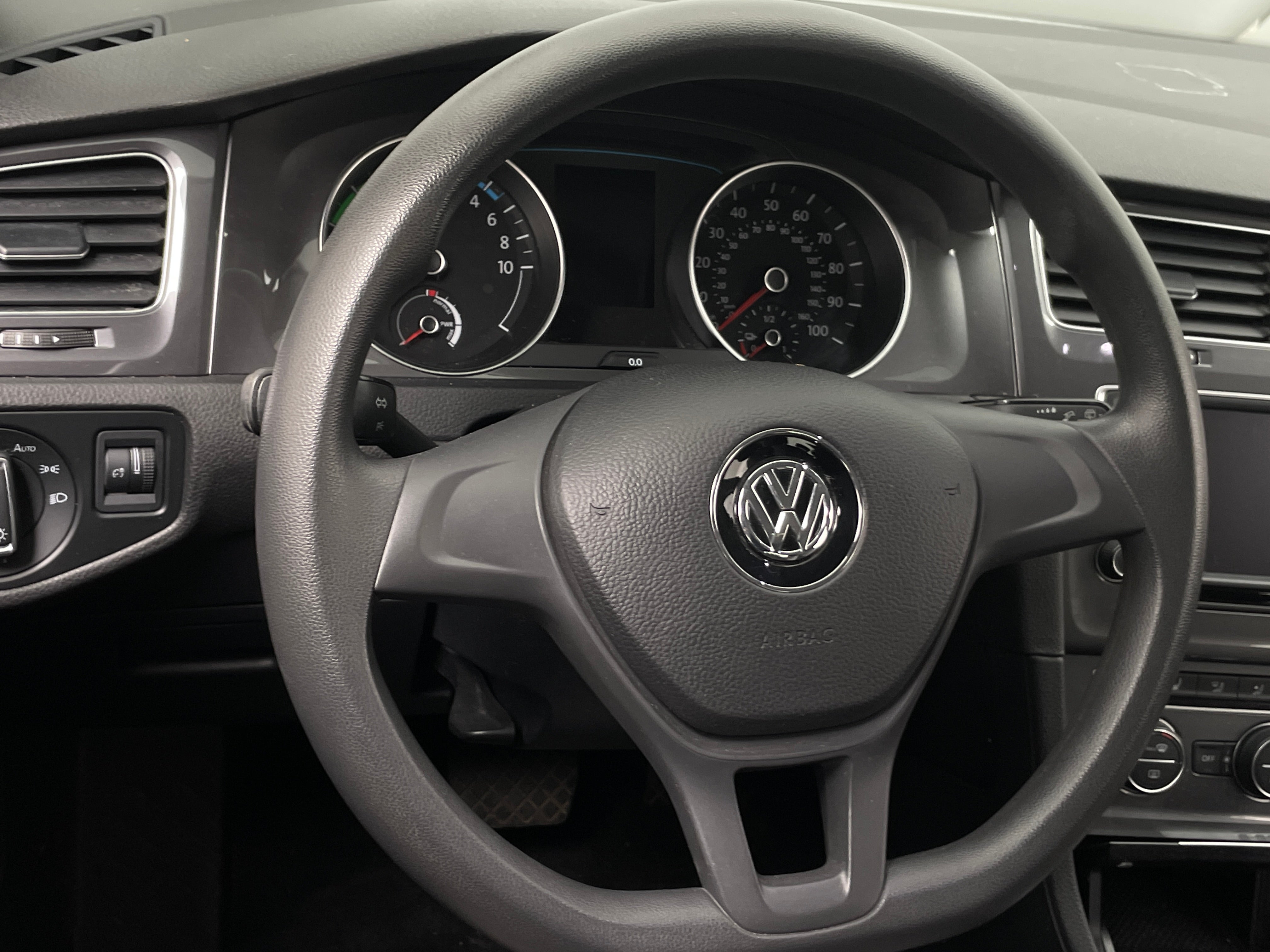 2016 Volkswagen e-Golf SE 5