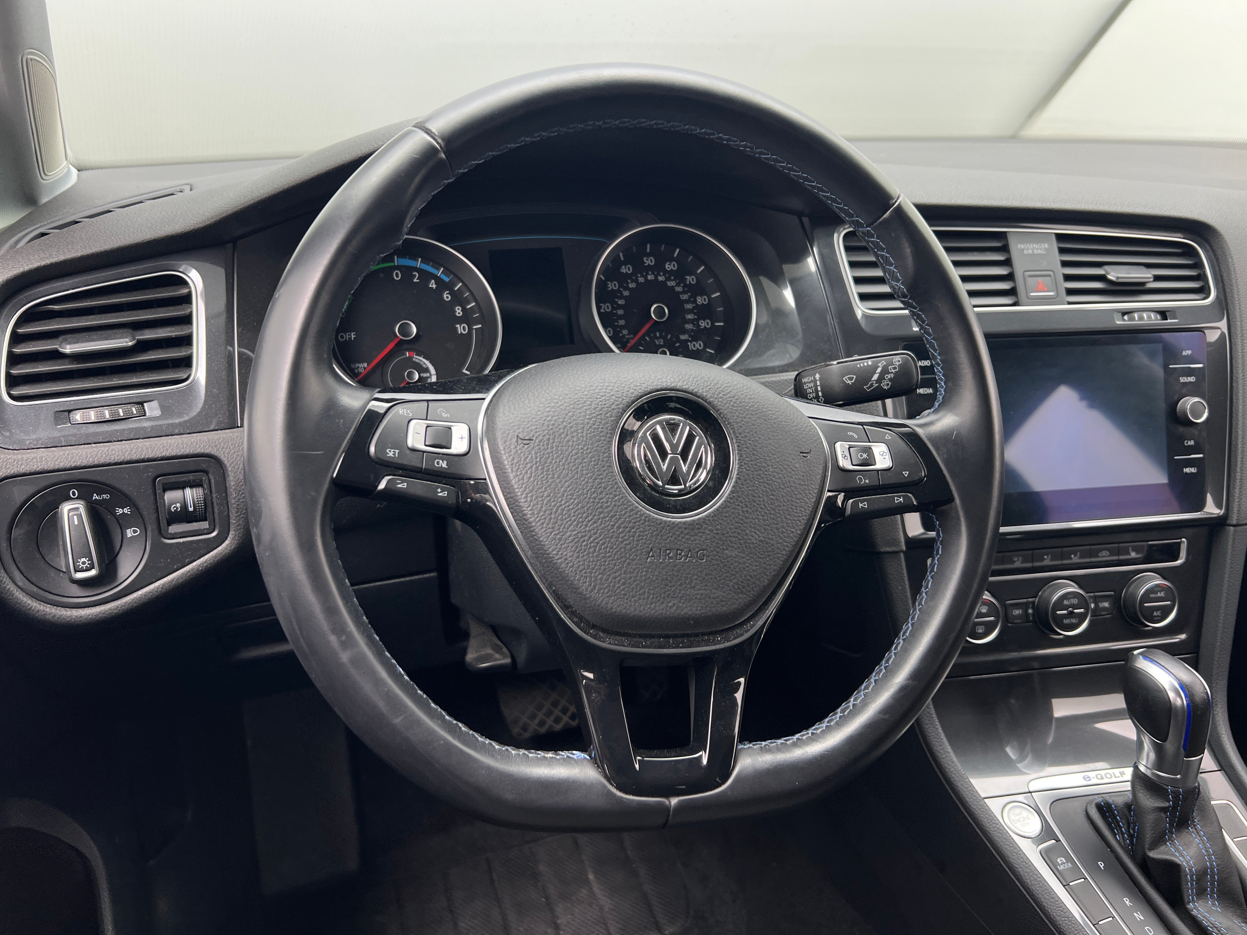 2017 Volkswagen e-Golf SE 5