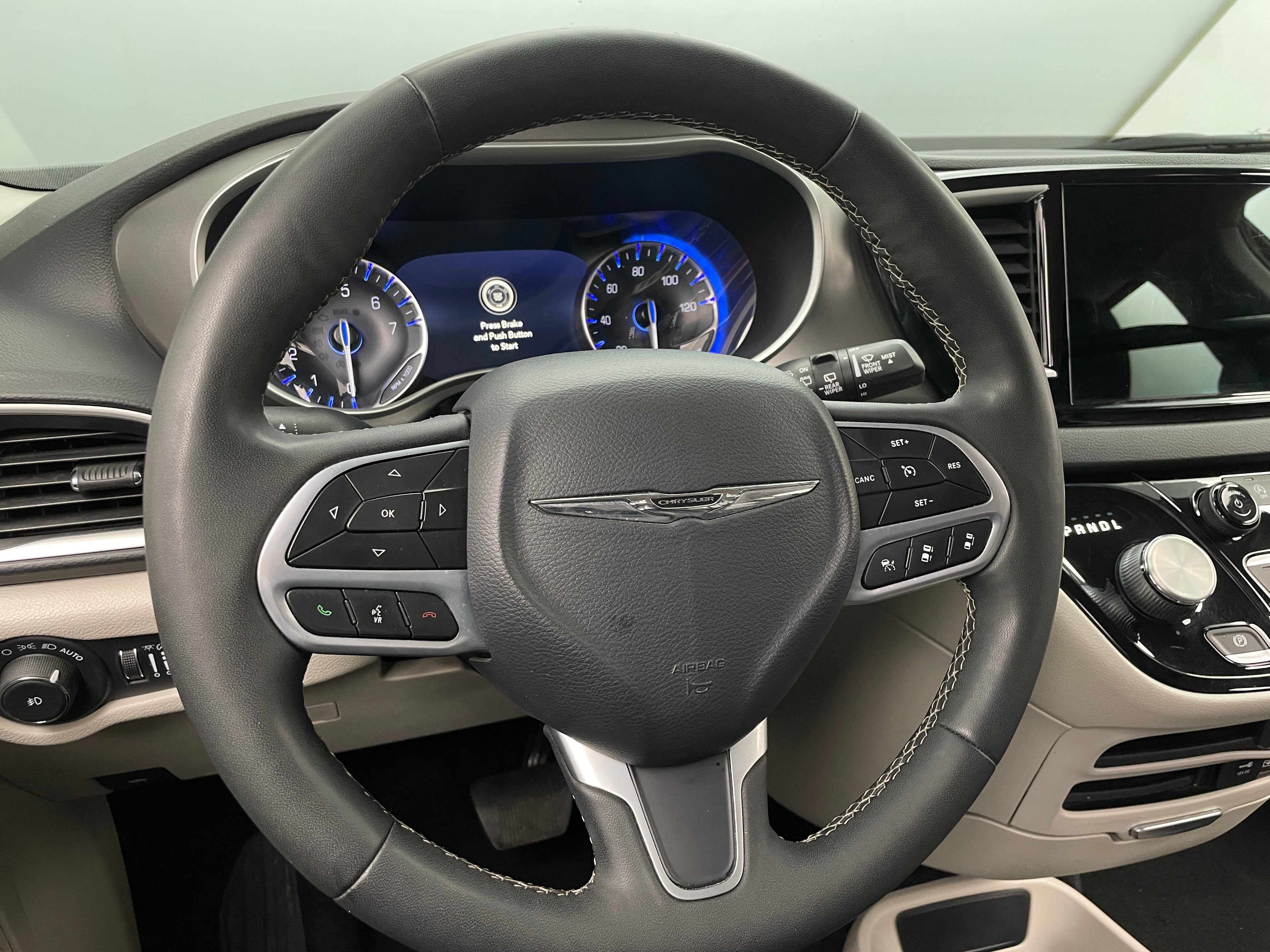 2022 Chrysler Pacifica Touring L 4