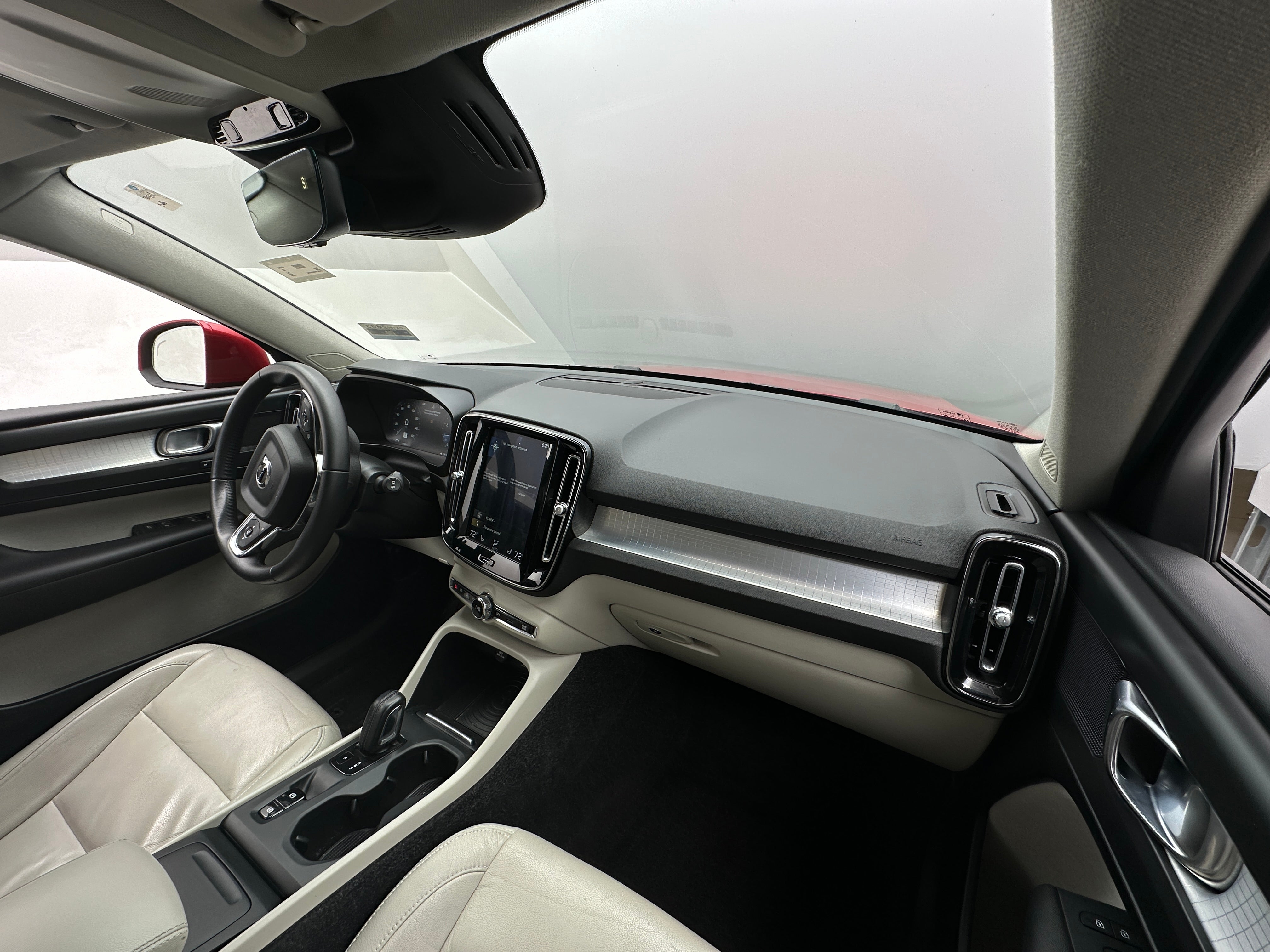 2019 Volvo XC40 T4 Momentum 2
