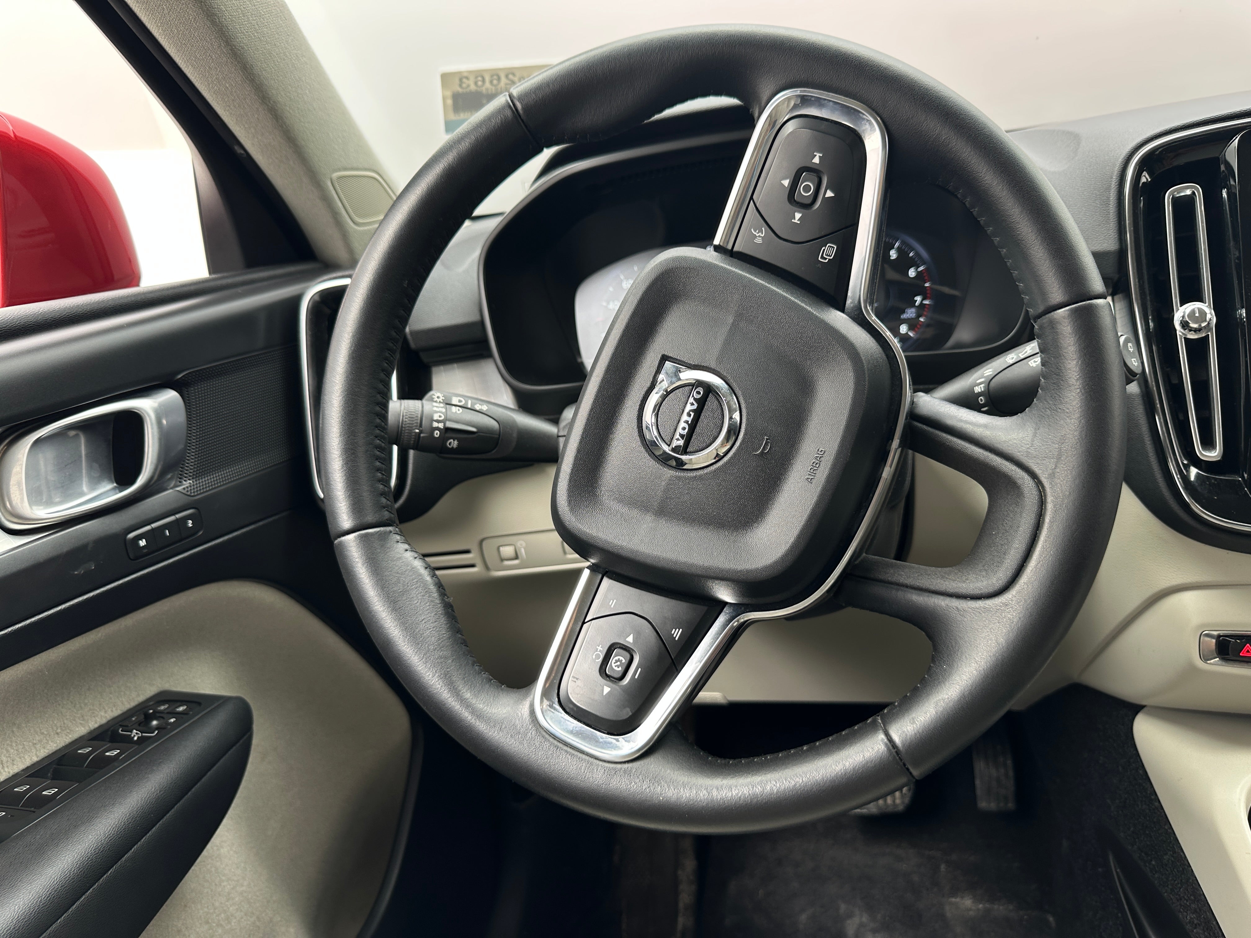 2019 Volvo XC40 T4 Momentum 4