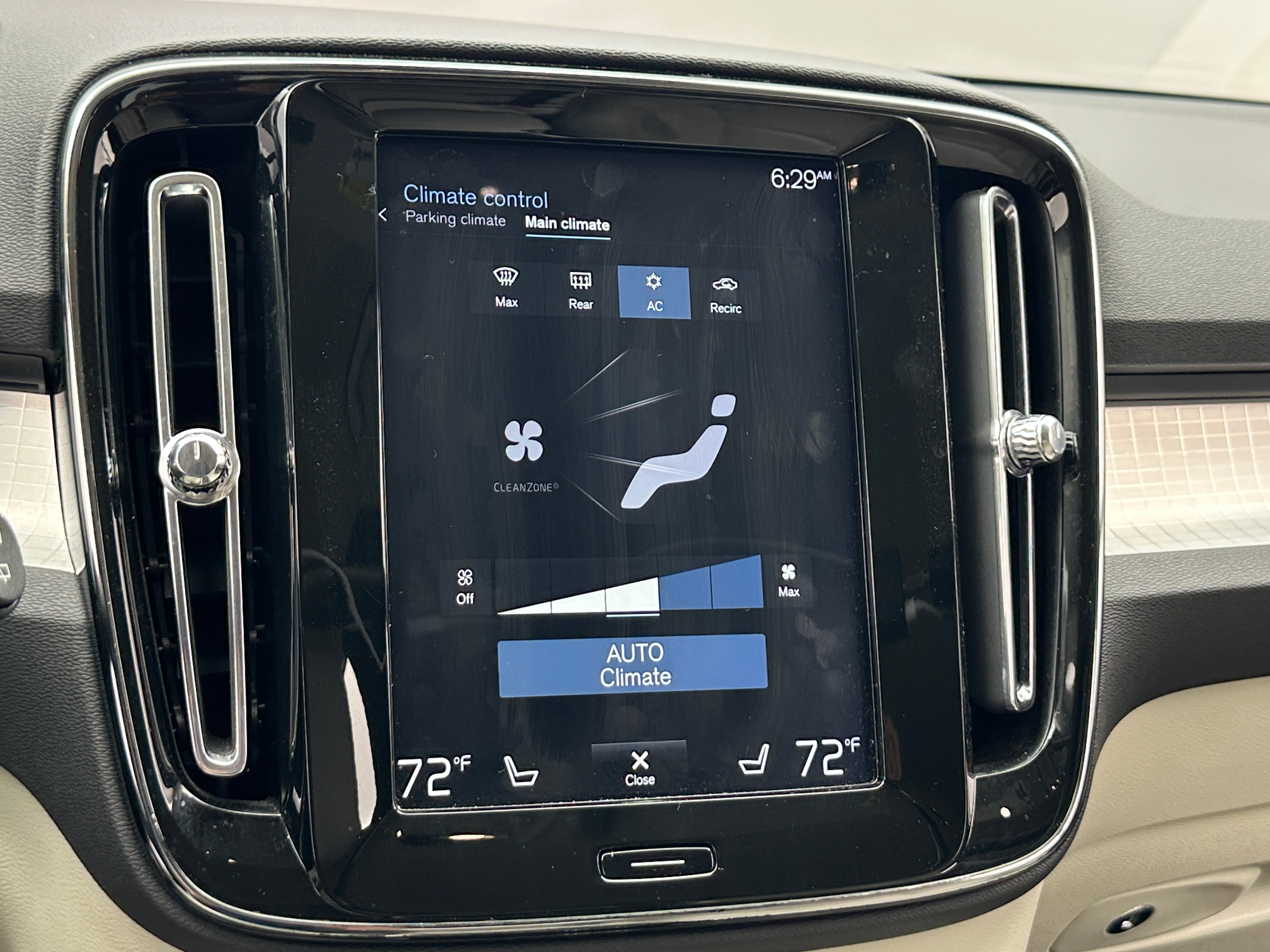 2019 Volvo XC40 T4 Momentum 3