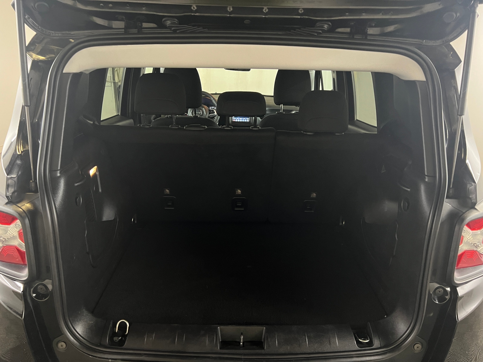 Thumbnail: 2020 Jeep Renegade - 7