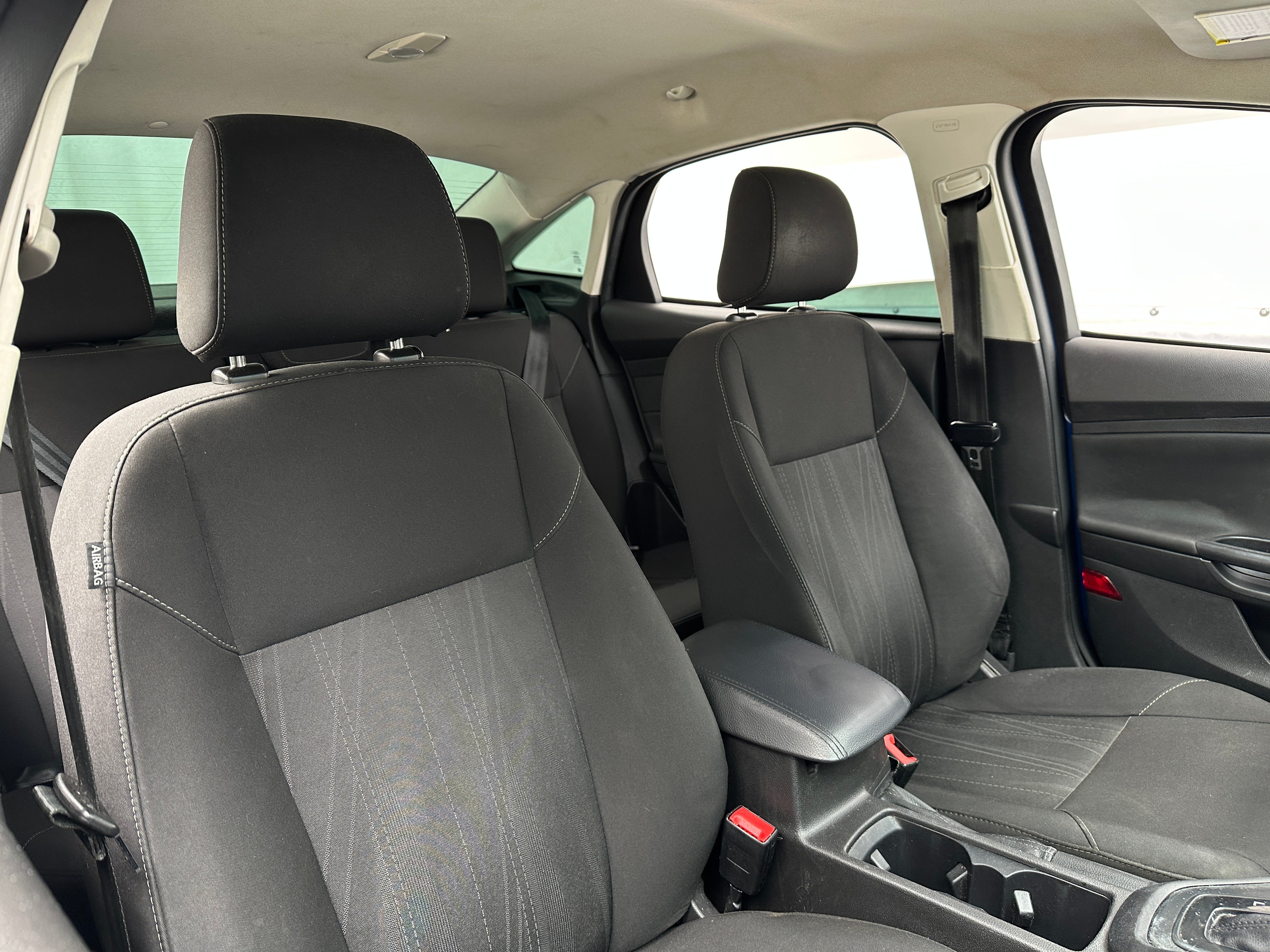 2018 Ford Focus SE 2