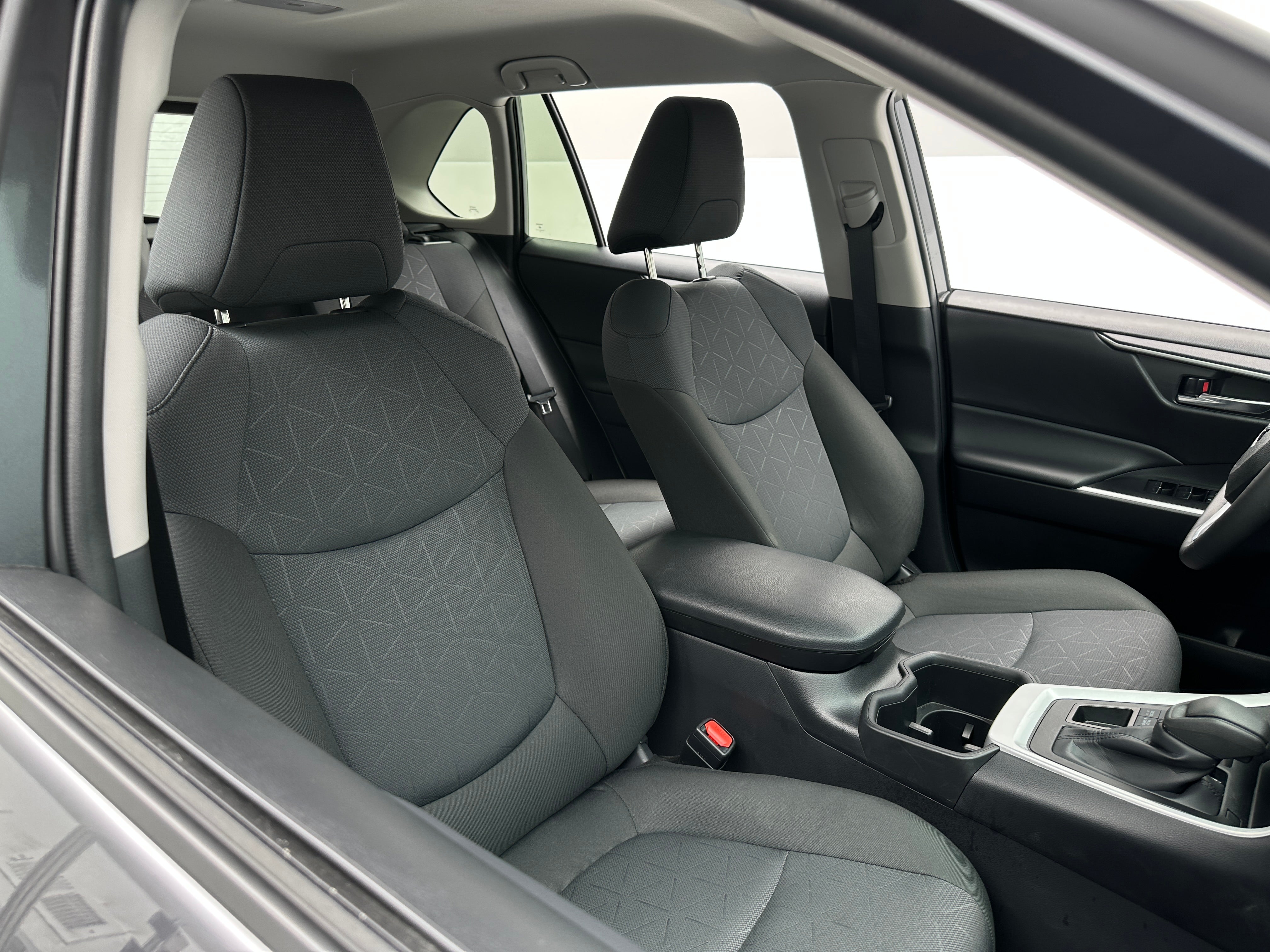 2024 Toyota RAV4 XLE 2
