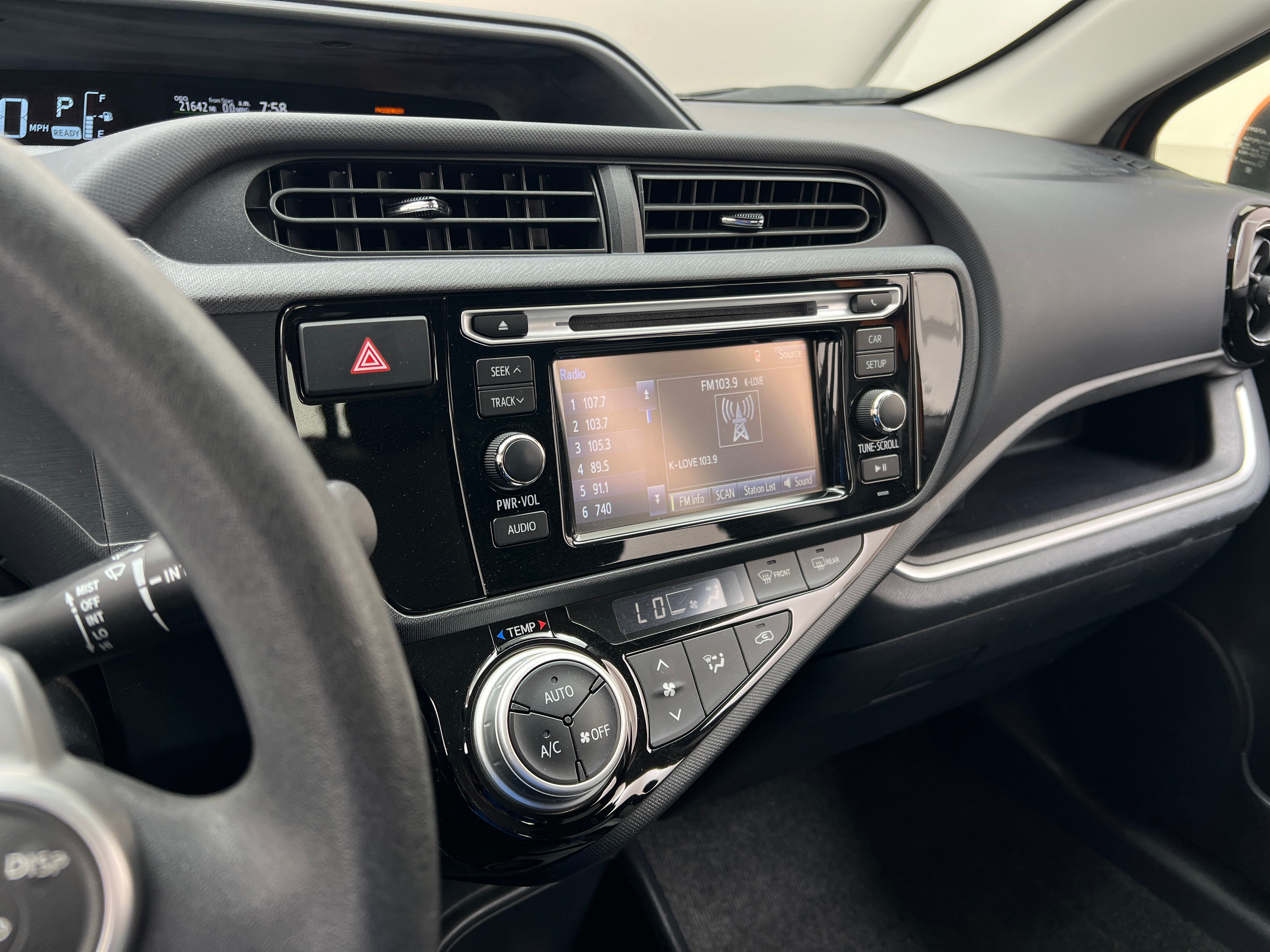 2015 Toyota Prius c Two 4