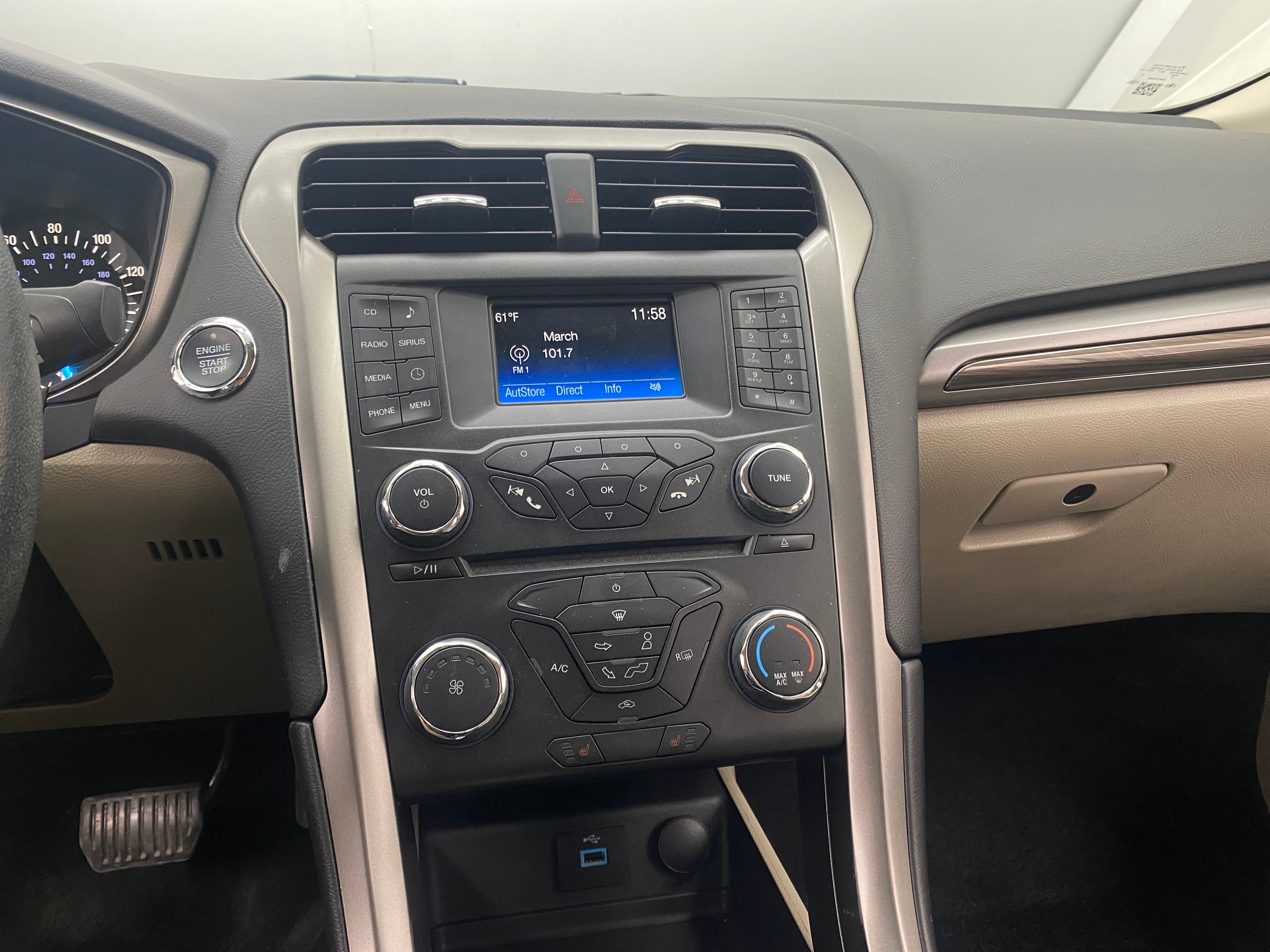 2017 Ford Fusion SE 4