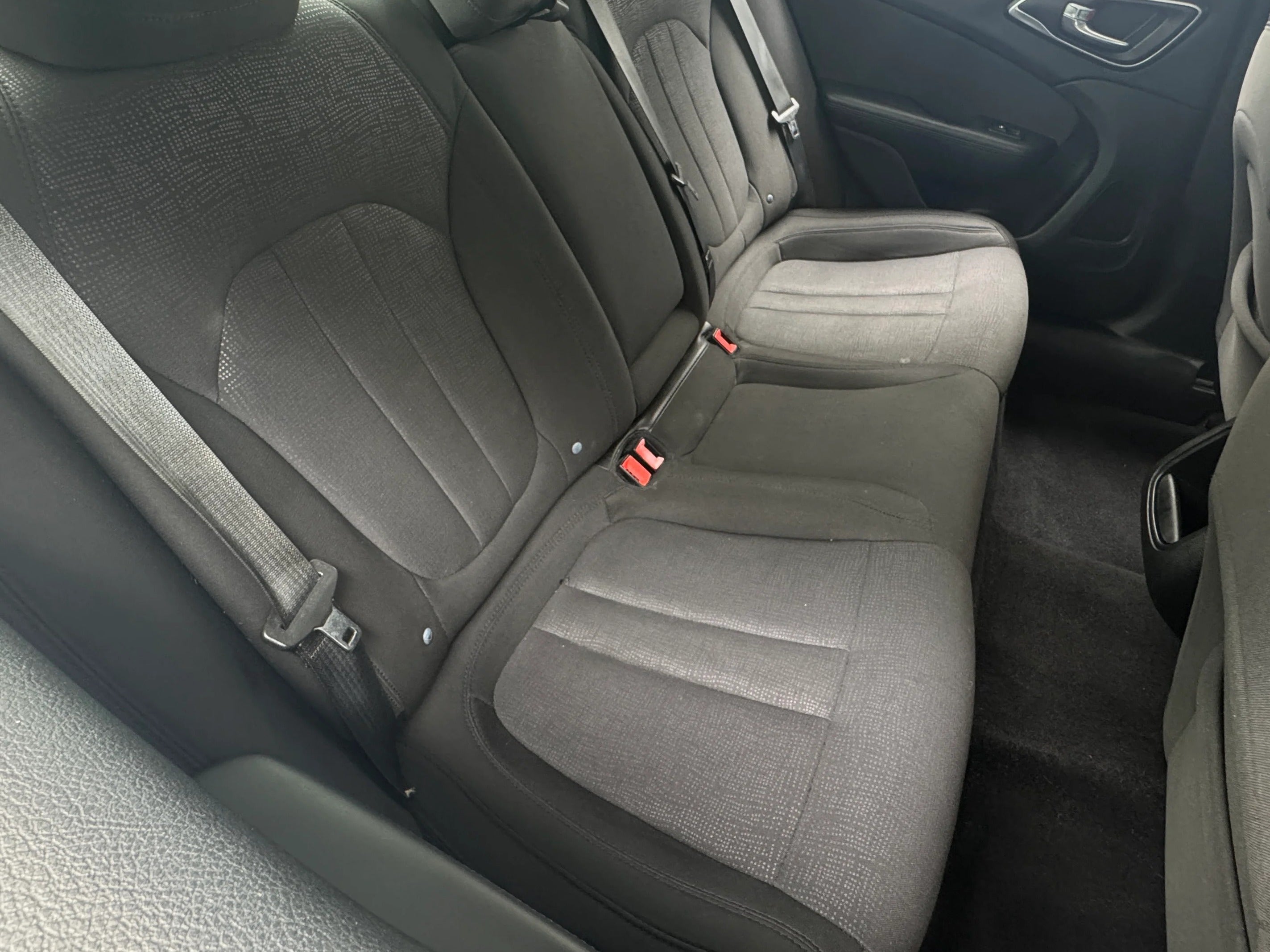 2015 Chrysler 200 Limited 6