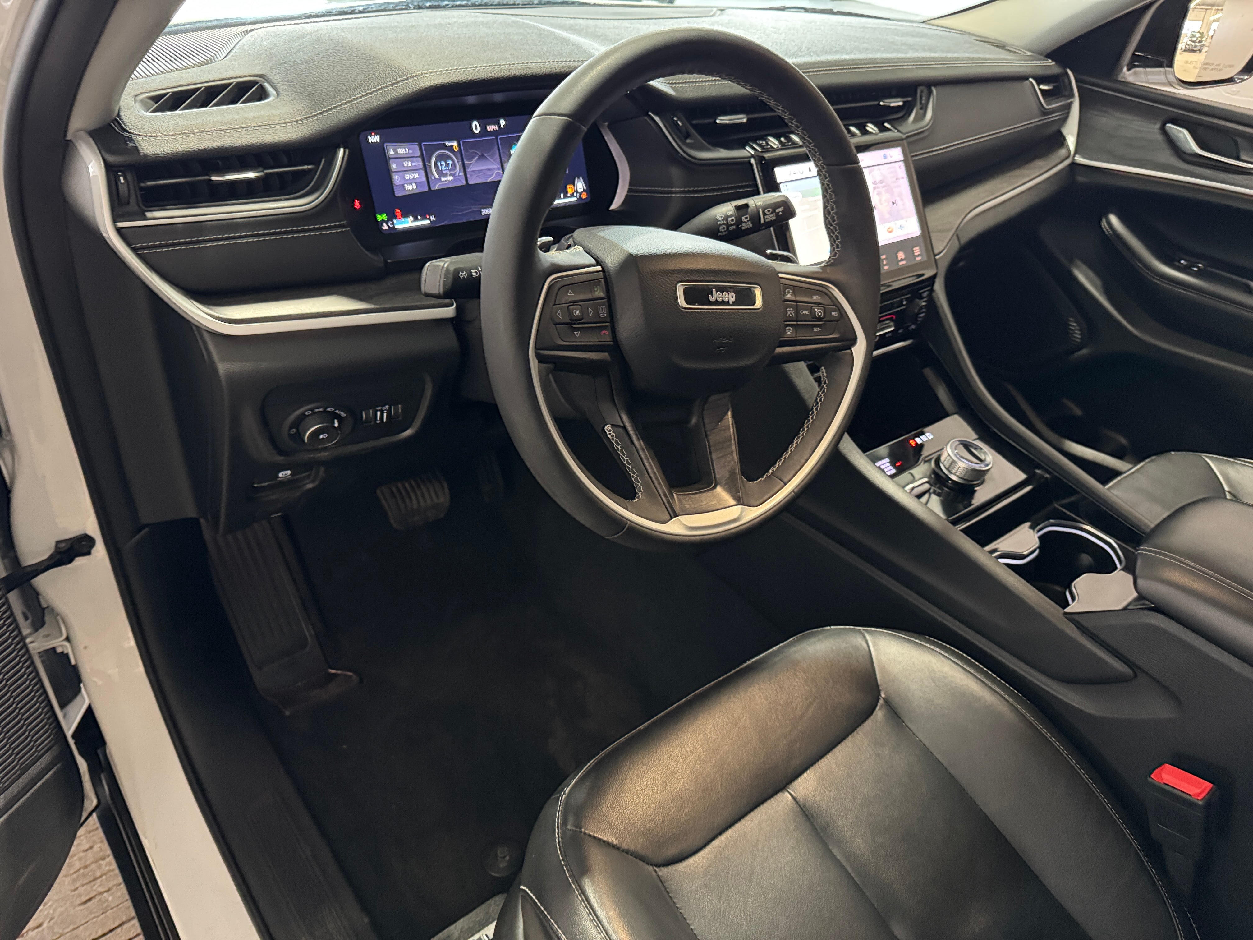 2023 Jeep Grand Cherokee Limited Edition 2