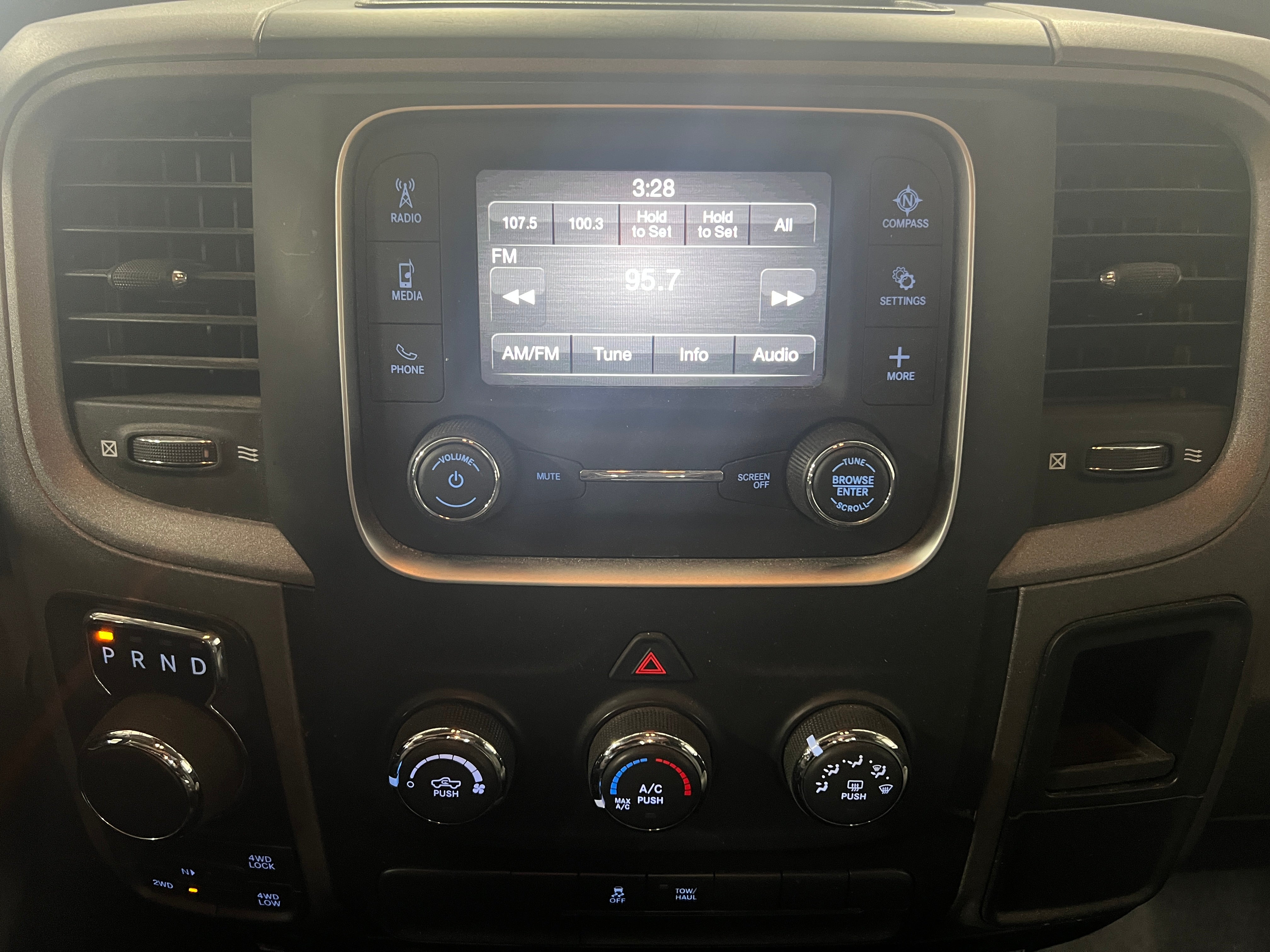 2022 RAM 1500 Classic Tradesman 4