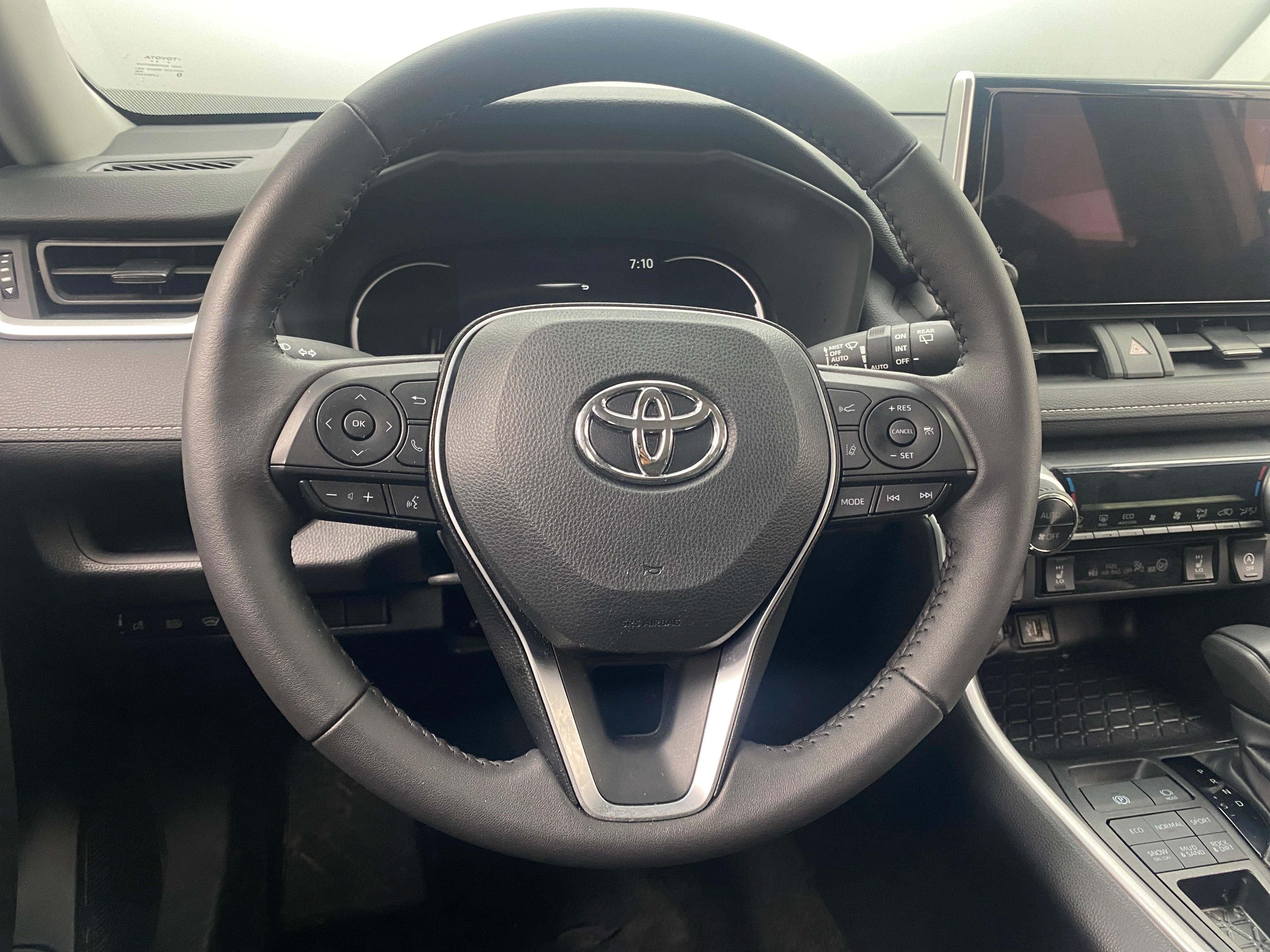 2024 Toyota RAV4 XLE 5