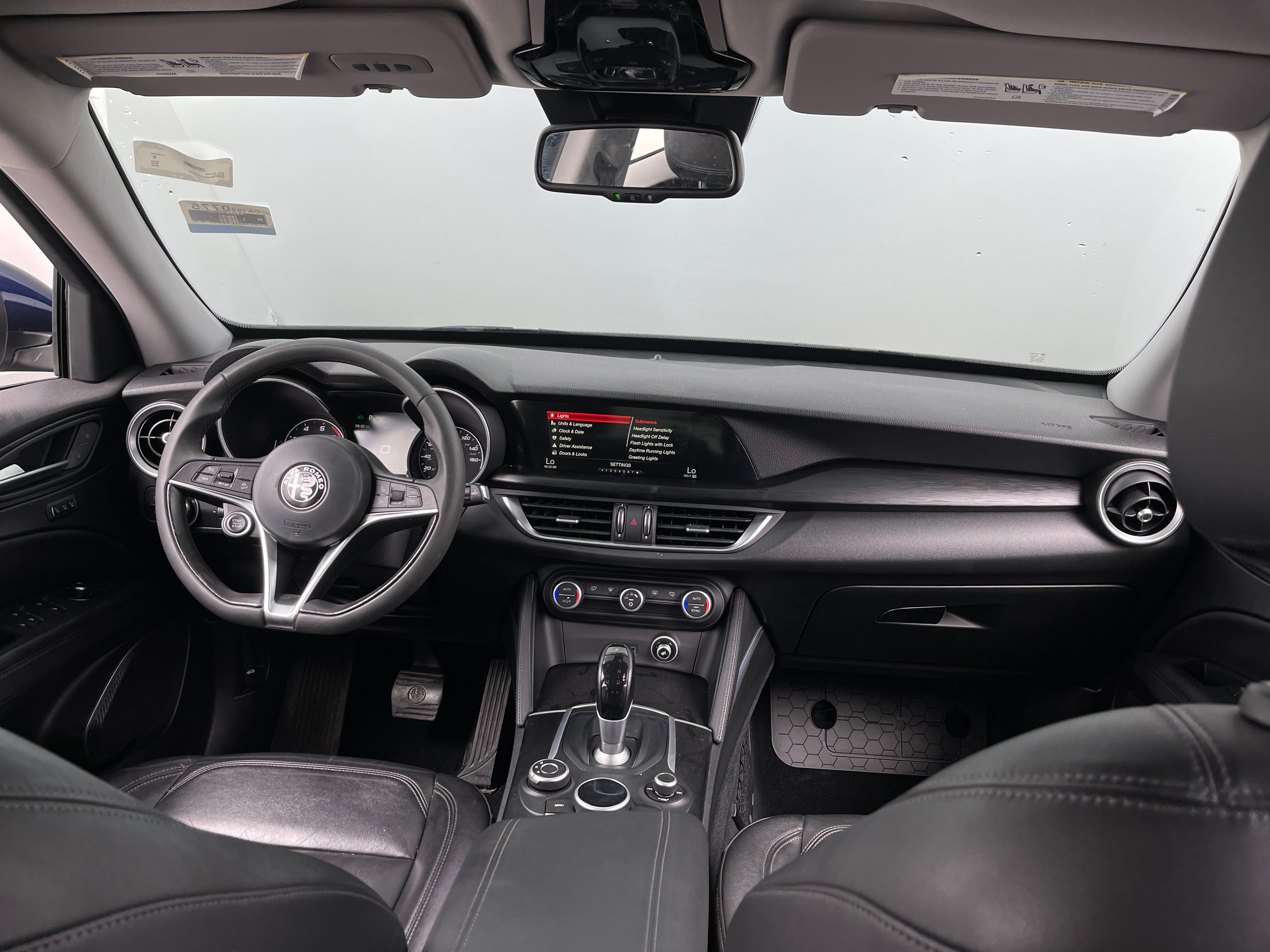 2018 Alfa Romeo Stelvio Base 2