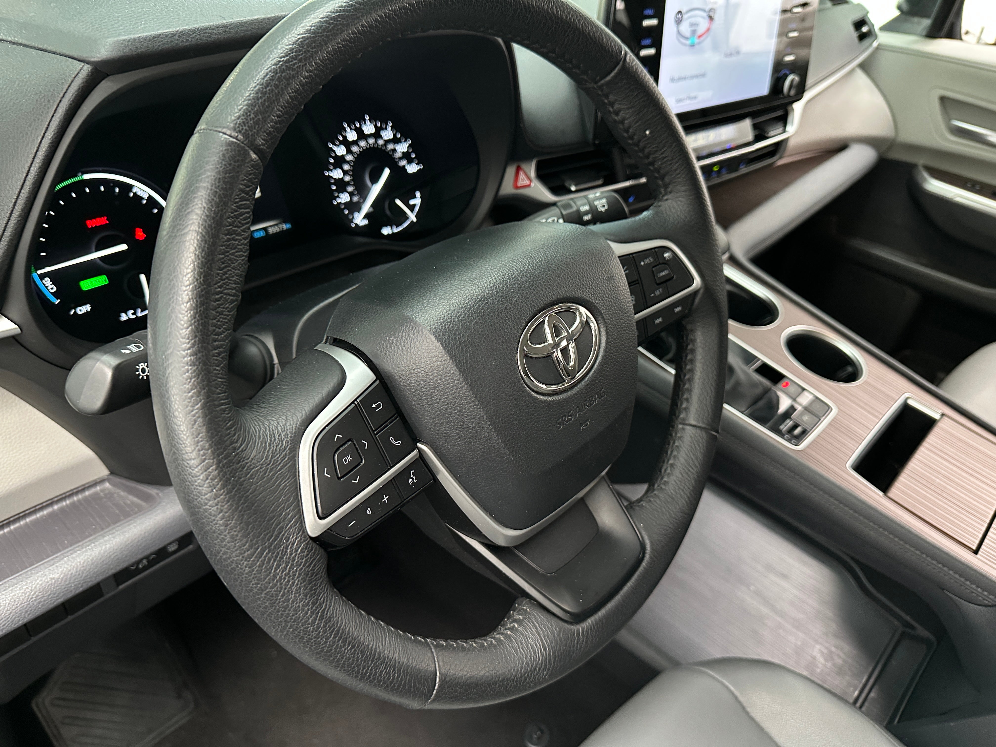 2023 Toyota Sienna XLE 4