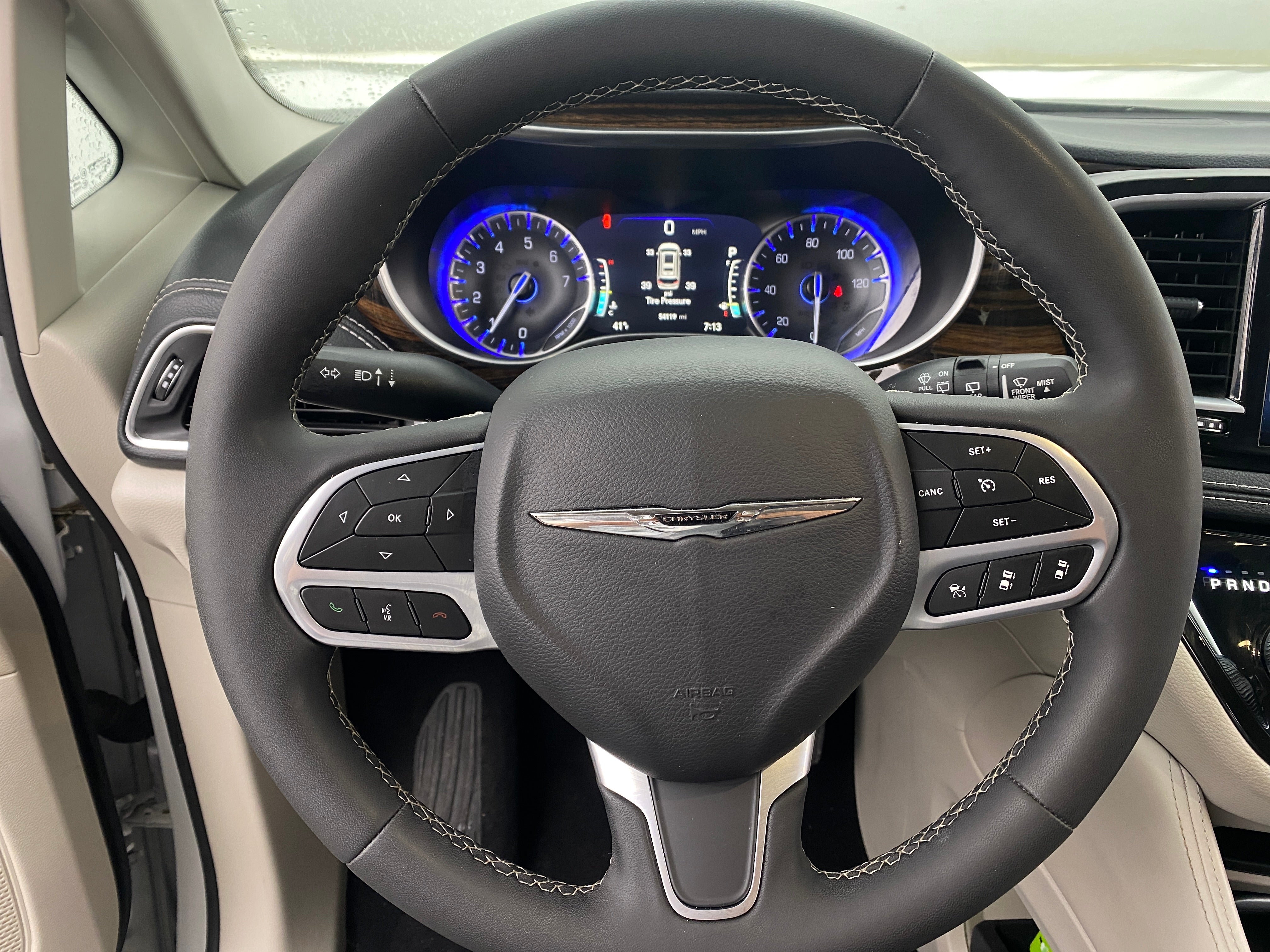 2023 Chrysler Pacifica Limited 4