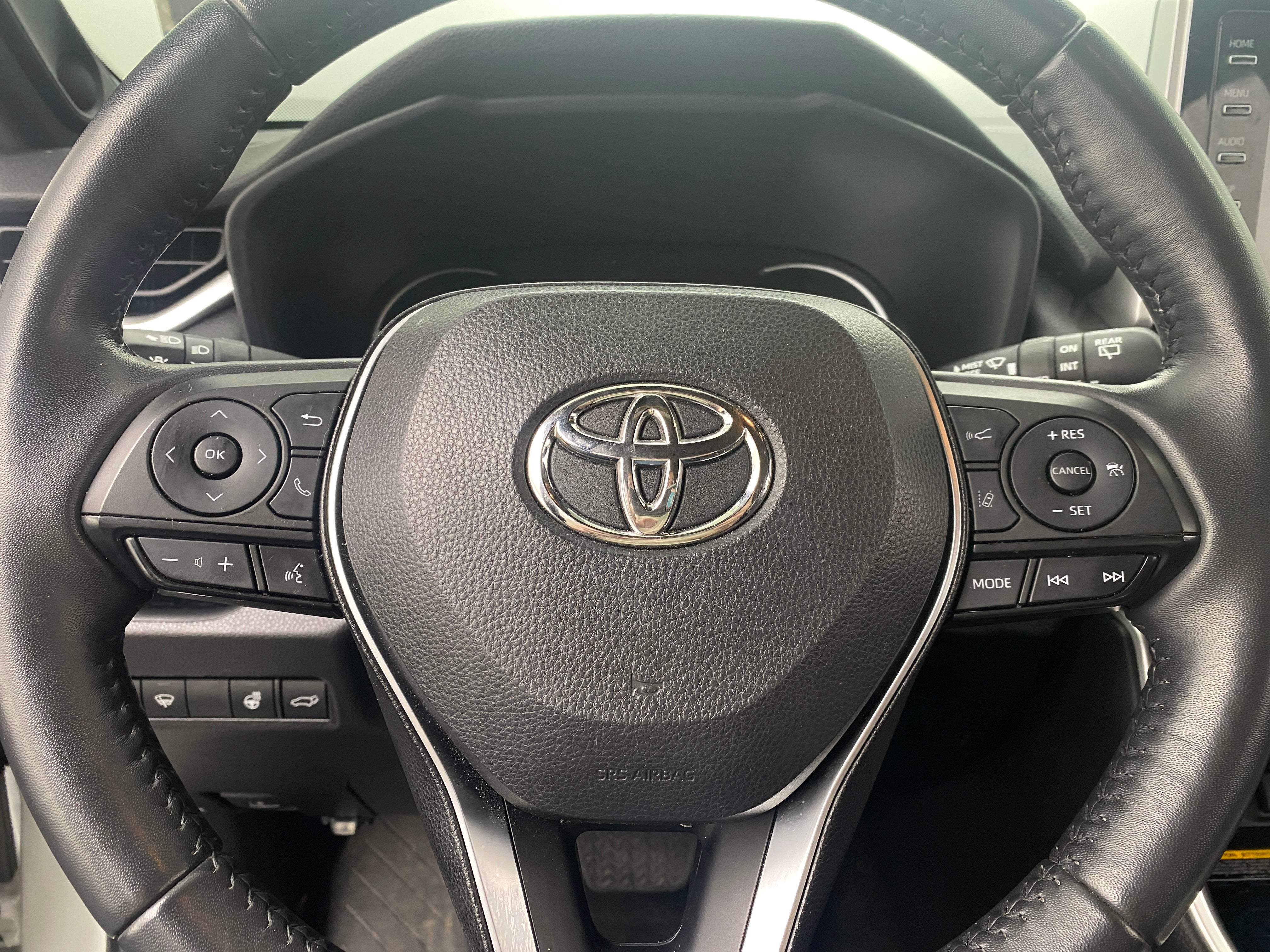 2021 Toyota RAV4 XSE 4