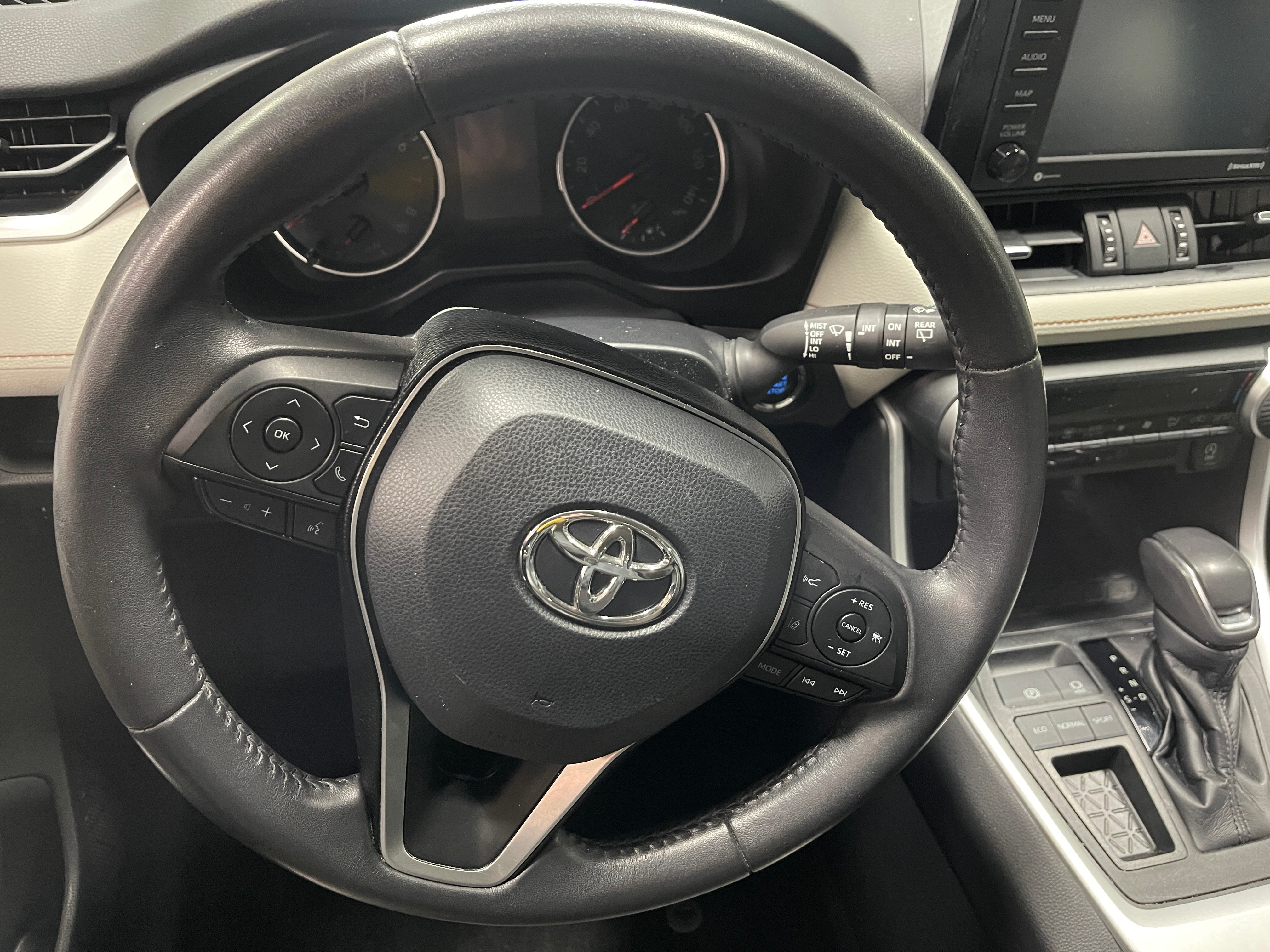 2020 Toyota RAV4 XLE Premium 5