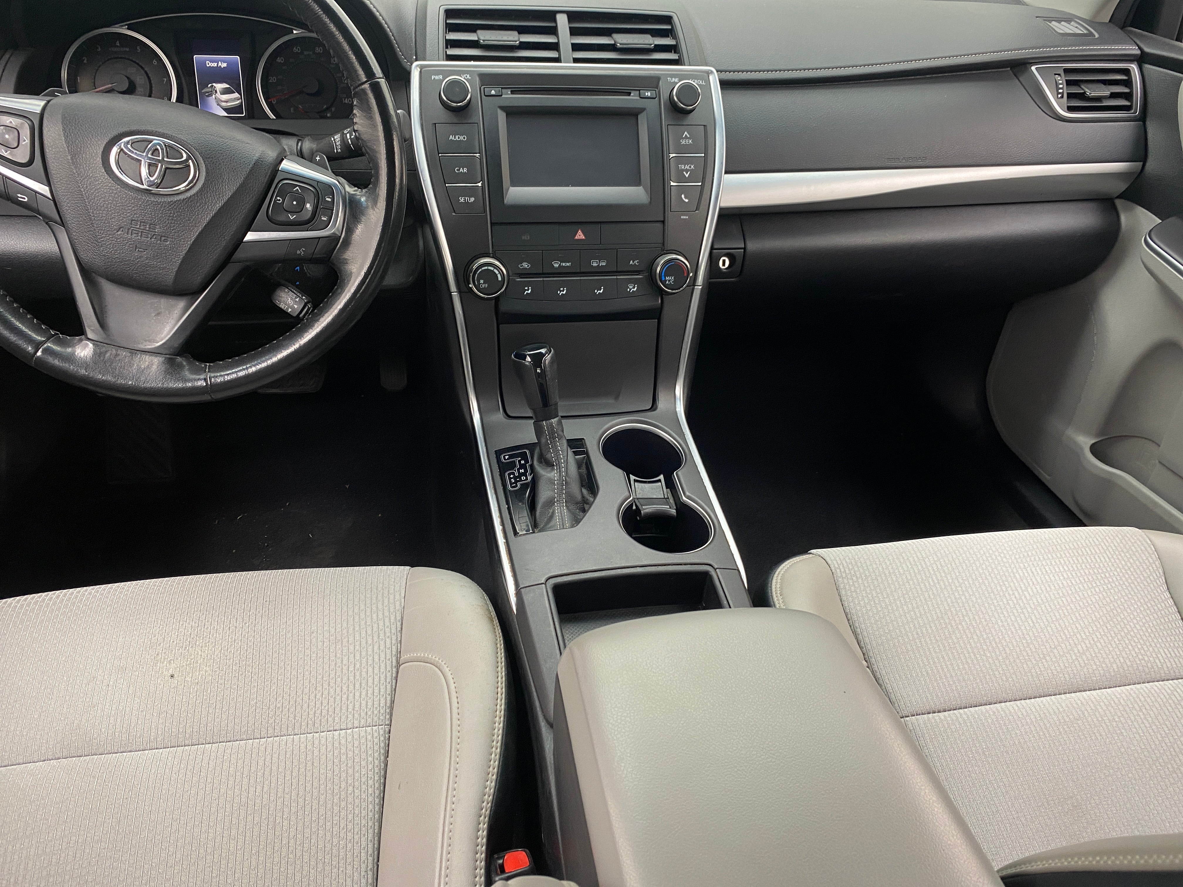 2016 Toyota Camry SE 3