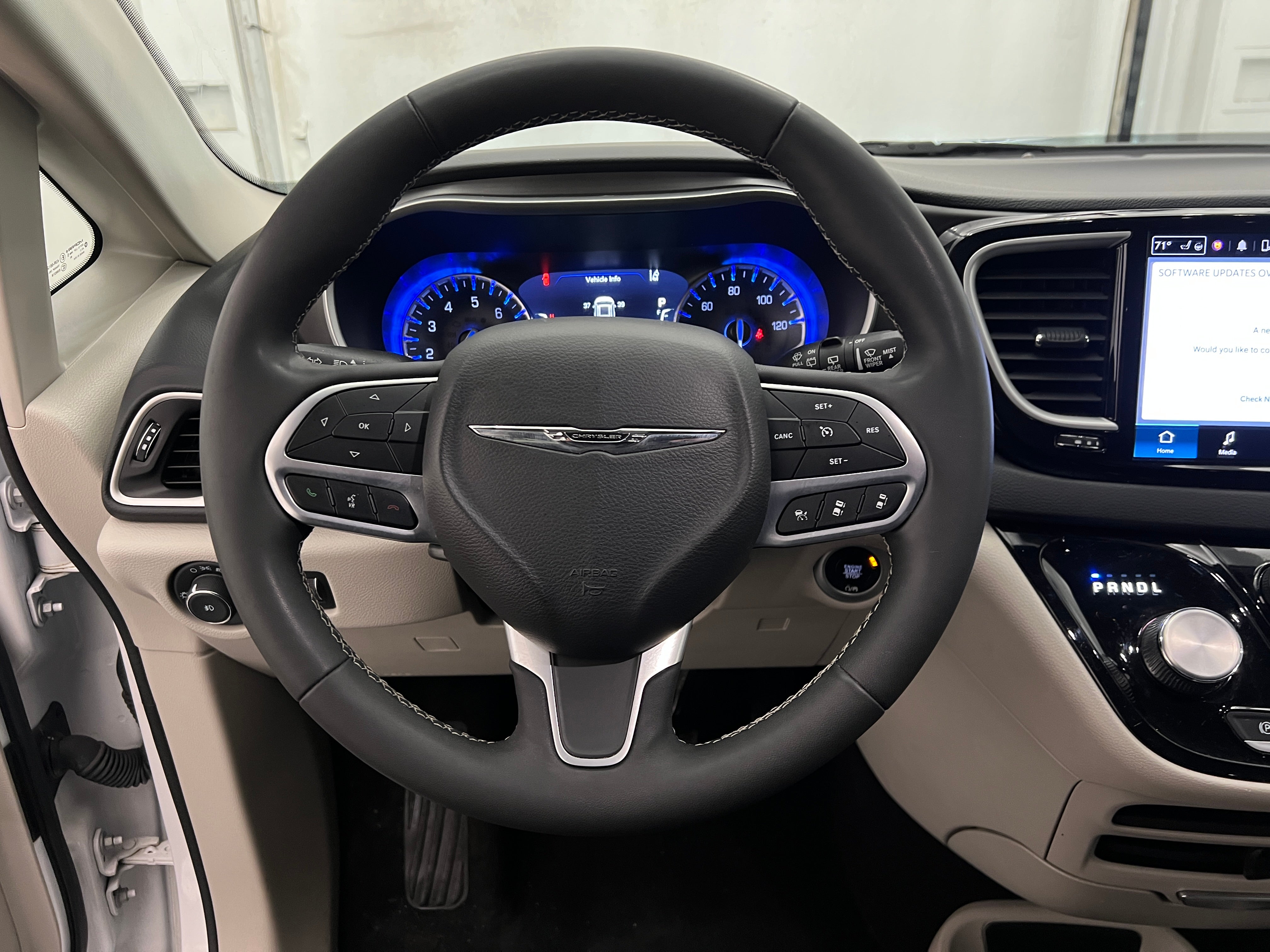 2022 Chrysler Pacifica Touring L 4