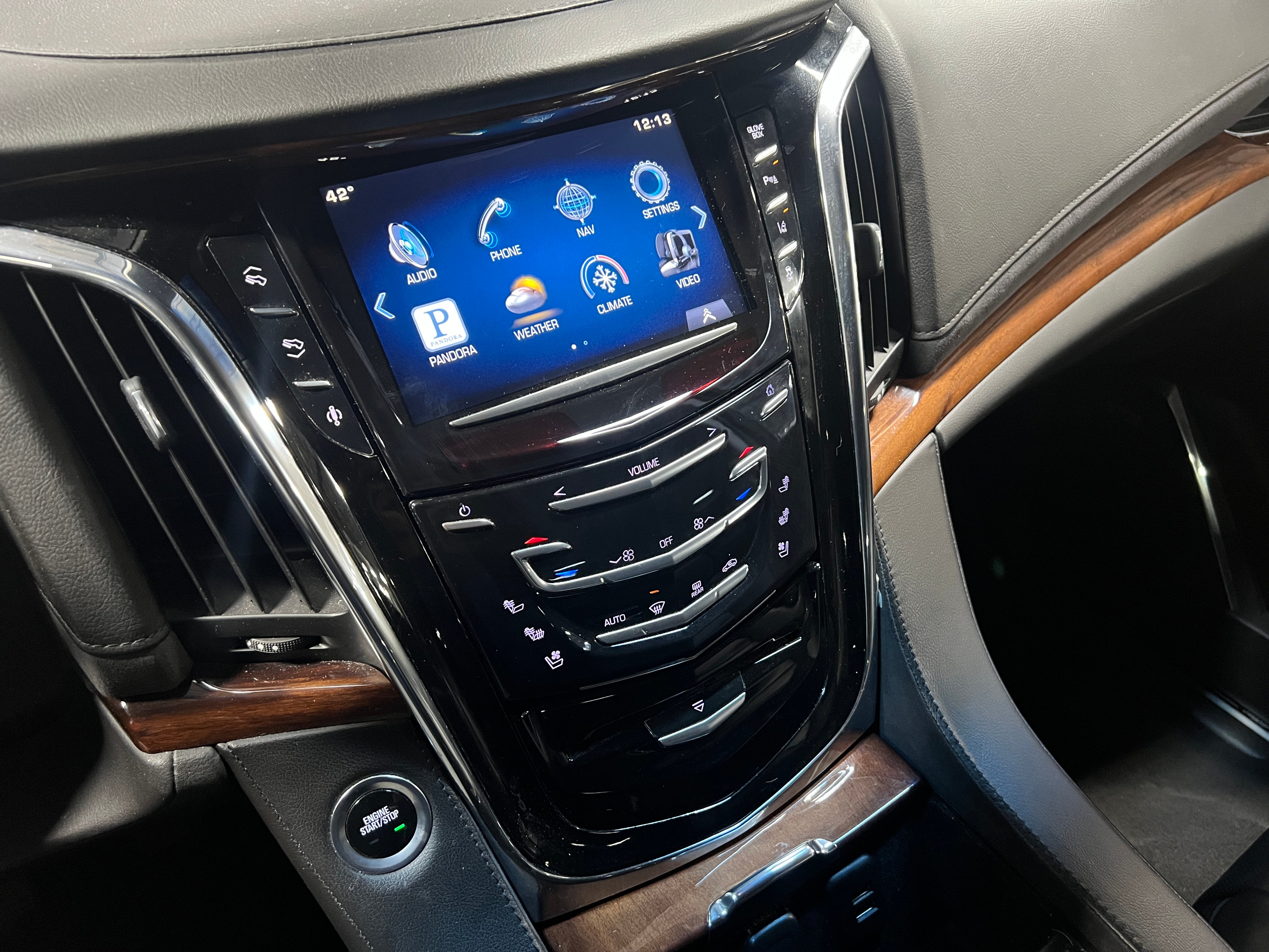 Thumbnail: 2015 Cadillac Escalade - 3