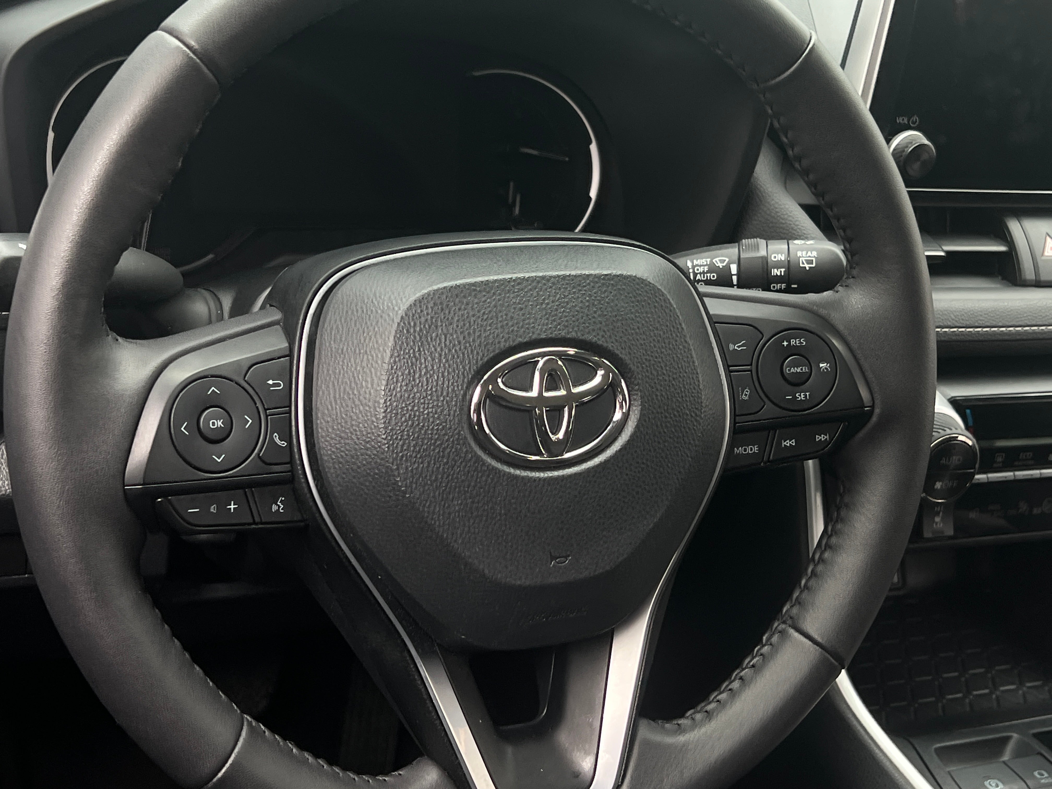 2024 Toyota RAV4 XLE 5