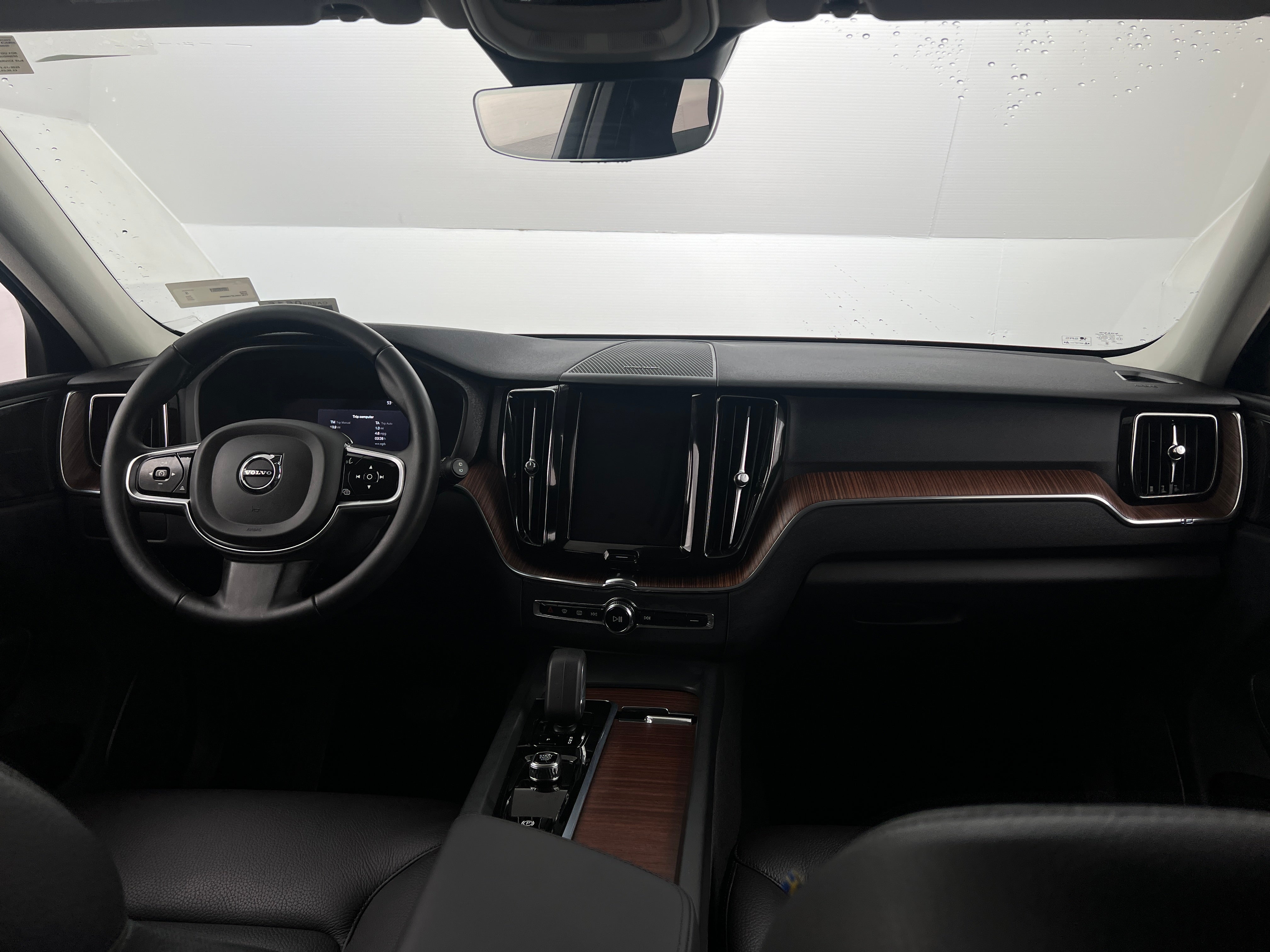 2023 Volvo XC60 B5 Plus 2