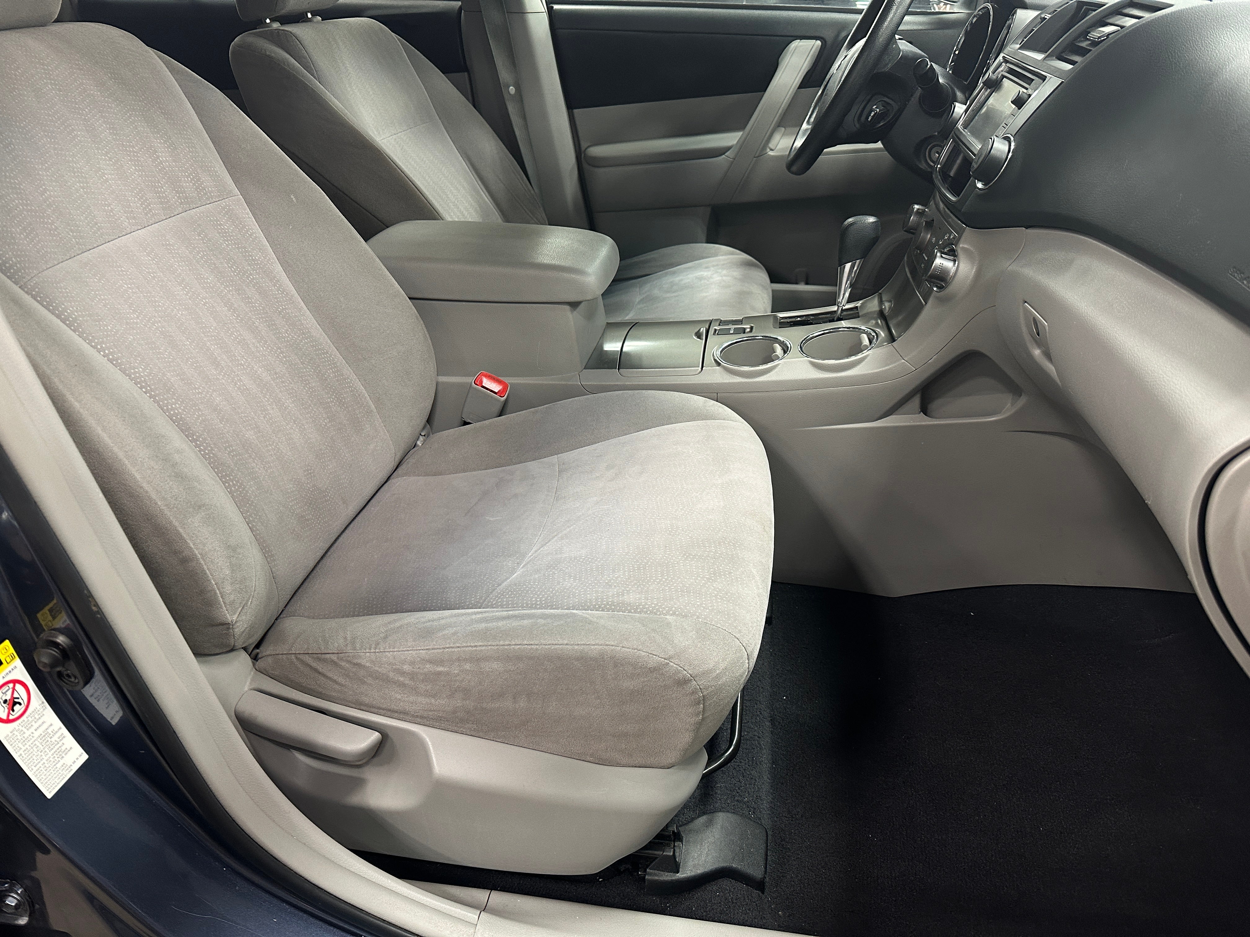 2013 Toyota Highlander Base 2