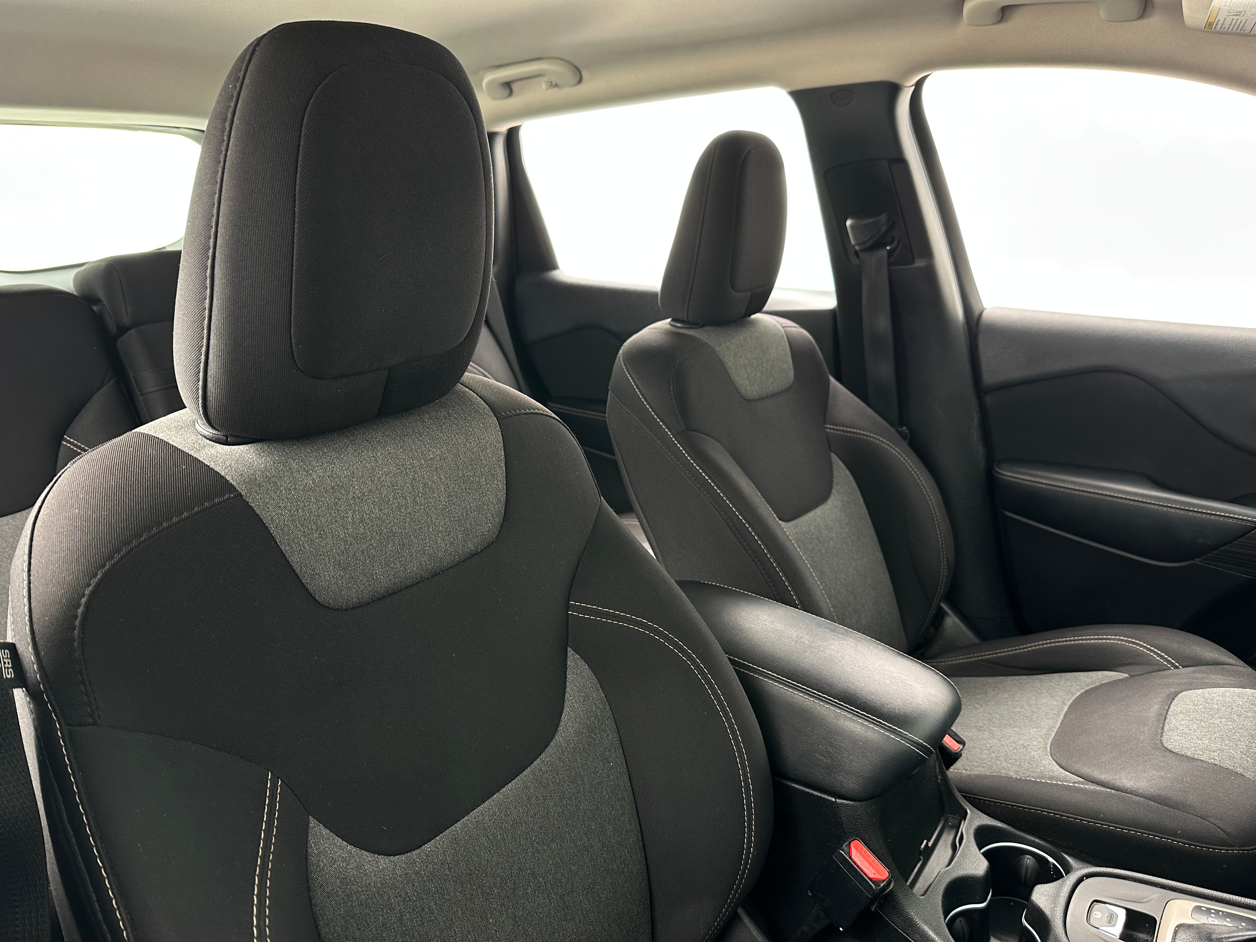 2015 Jeep Cherokee Sport 2