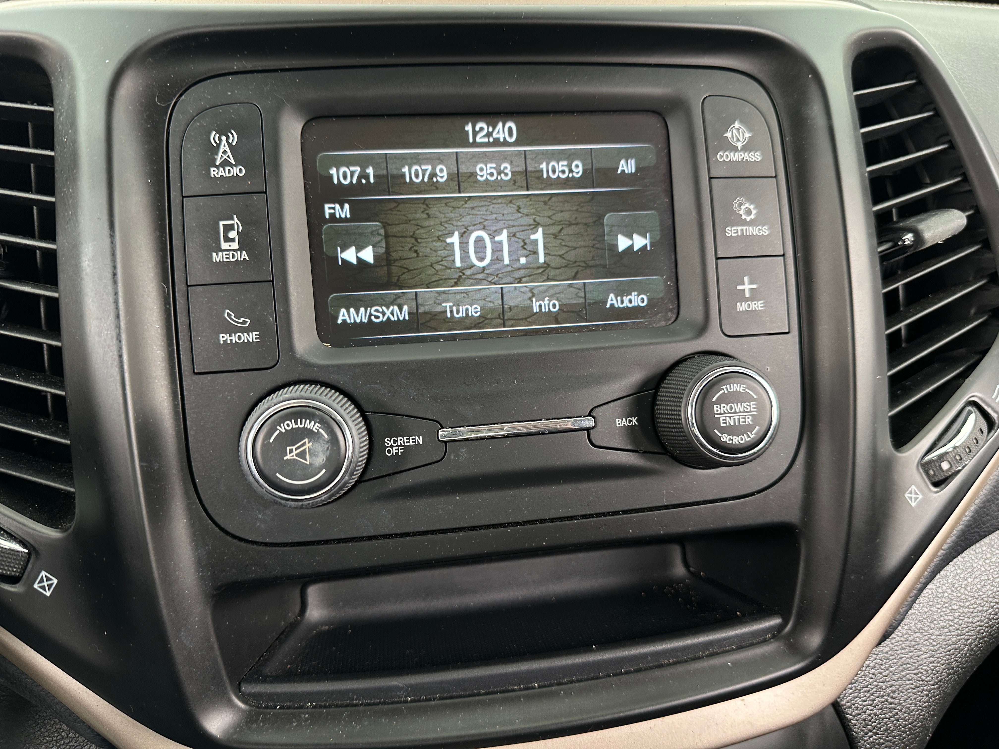 2015 Jeep Cherokee Sport 4