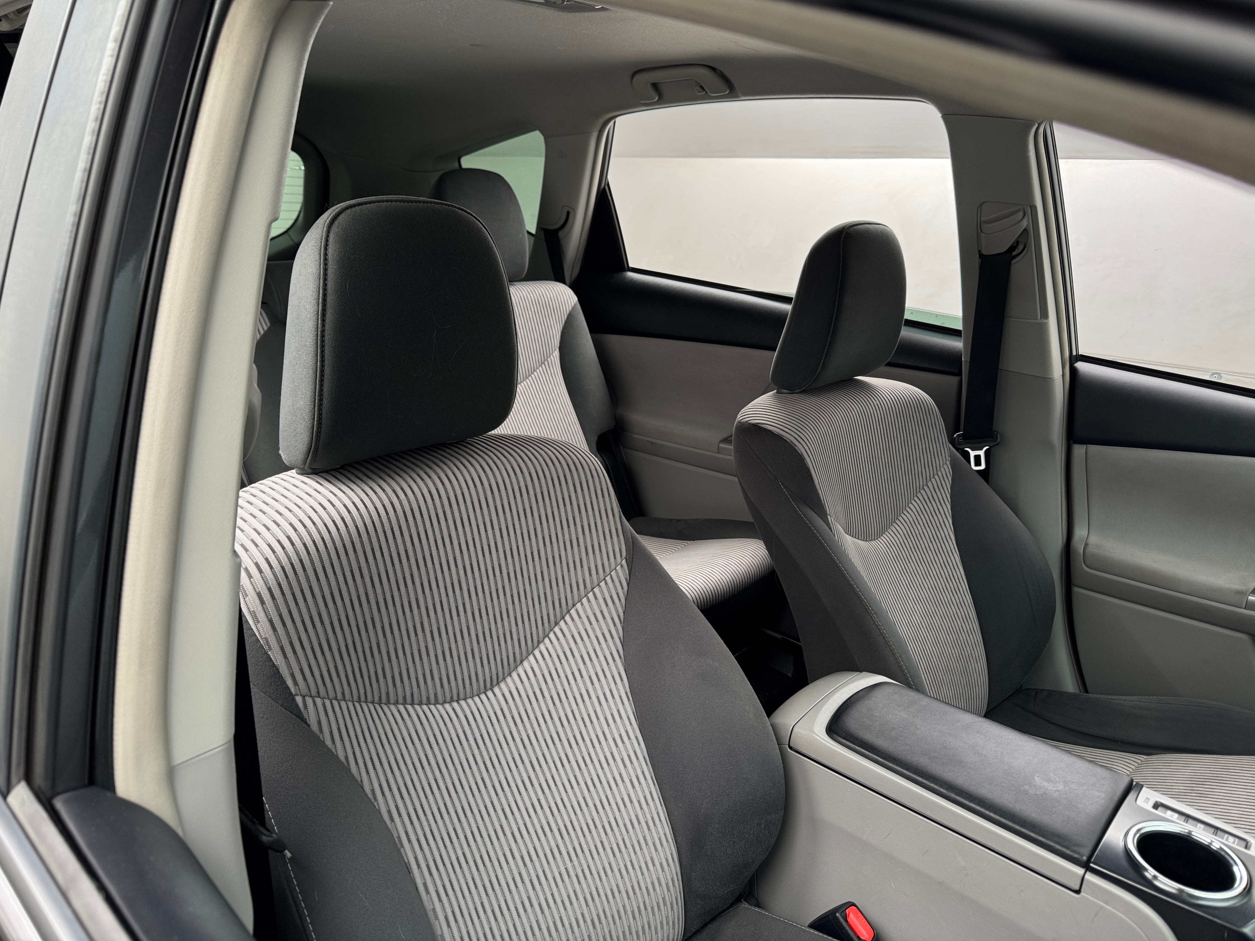 2016 Toyota Prius v Five 2
