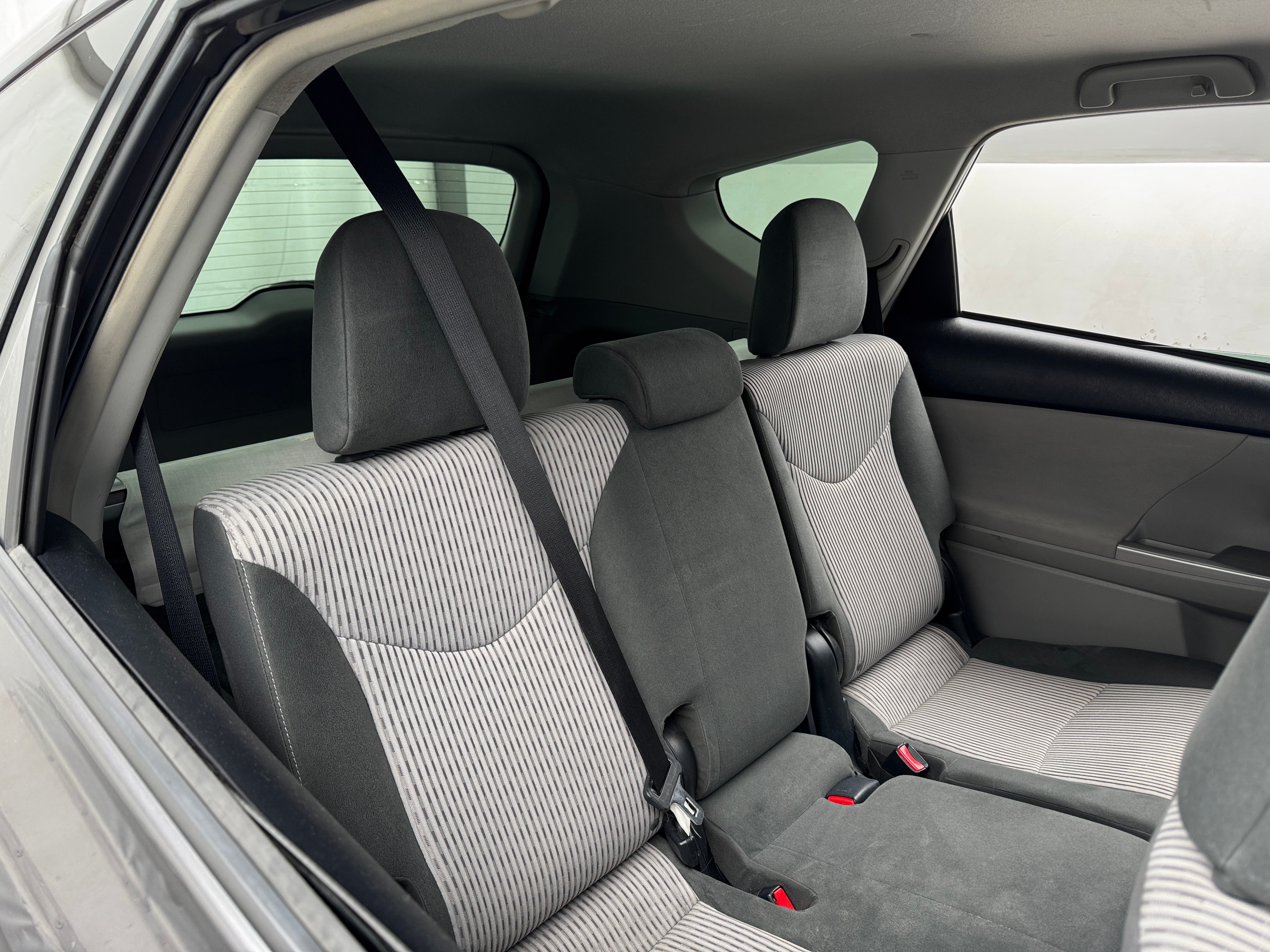 2016 Toyota Prius v Five 6