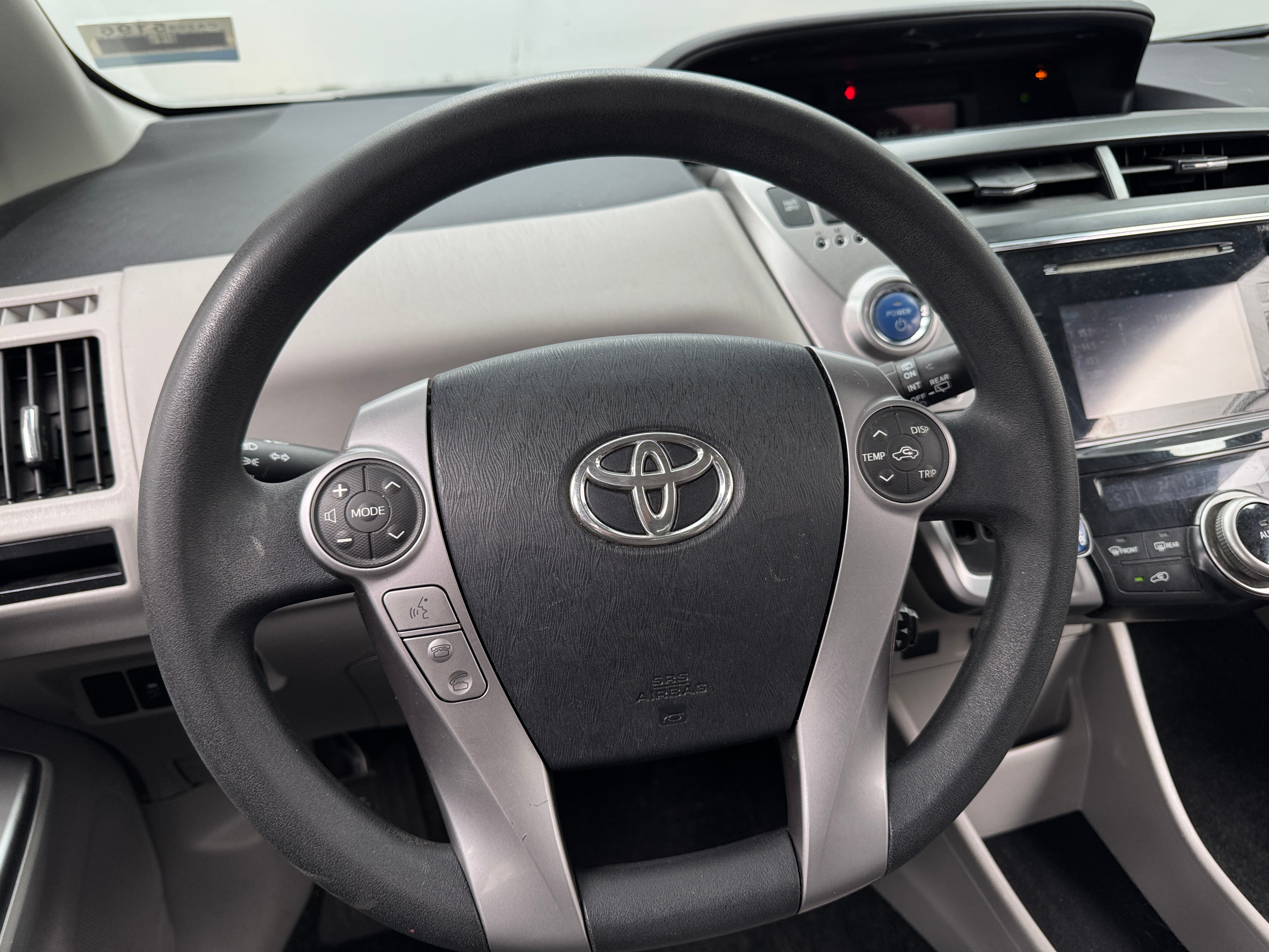 2016 Toyota Prius v Five 5