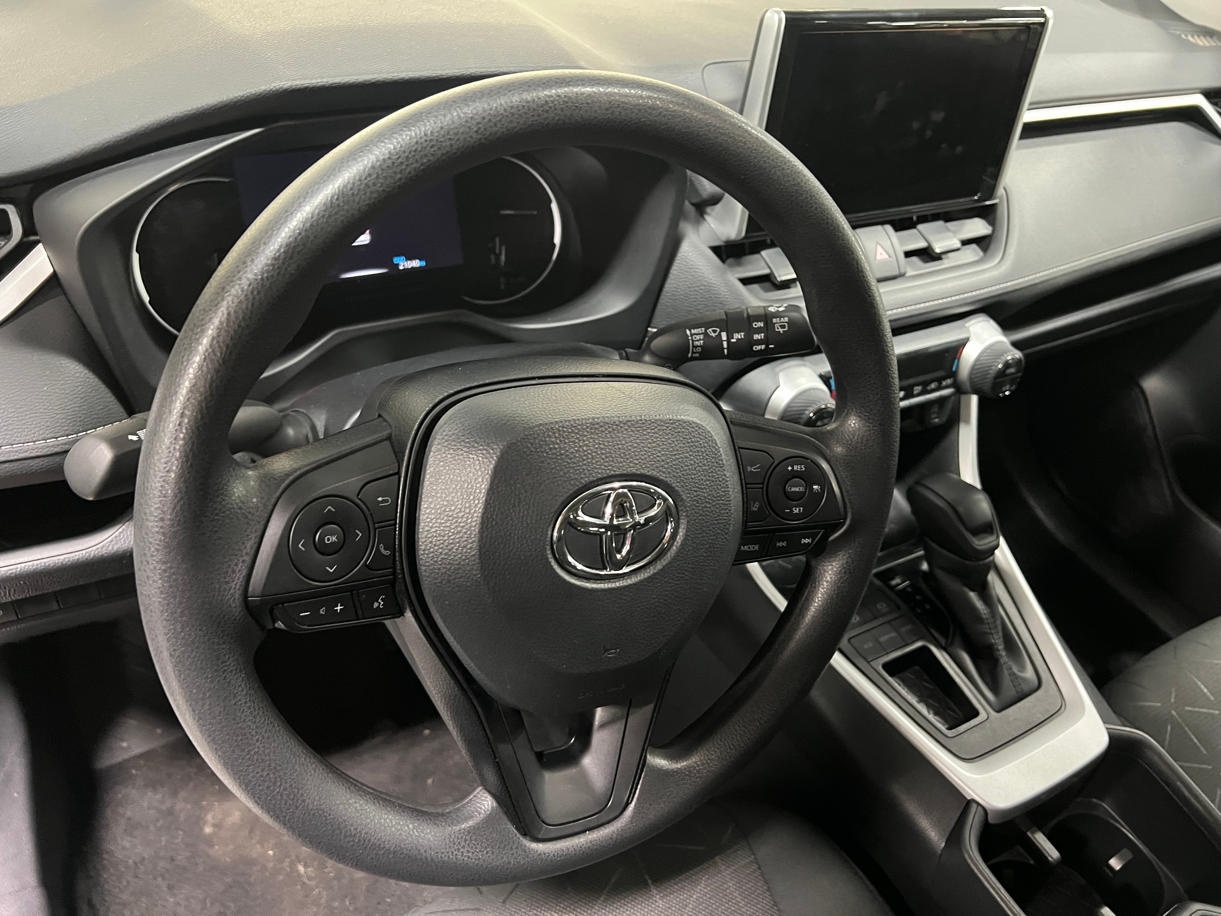 2024 Toyota RAV4 XLE 5