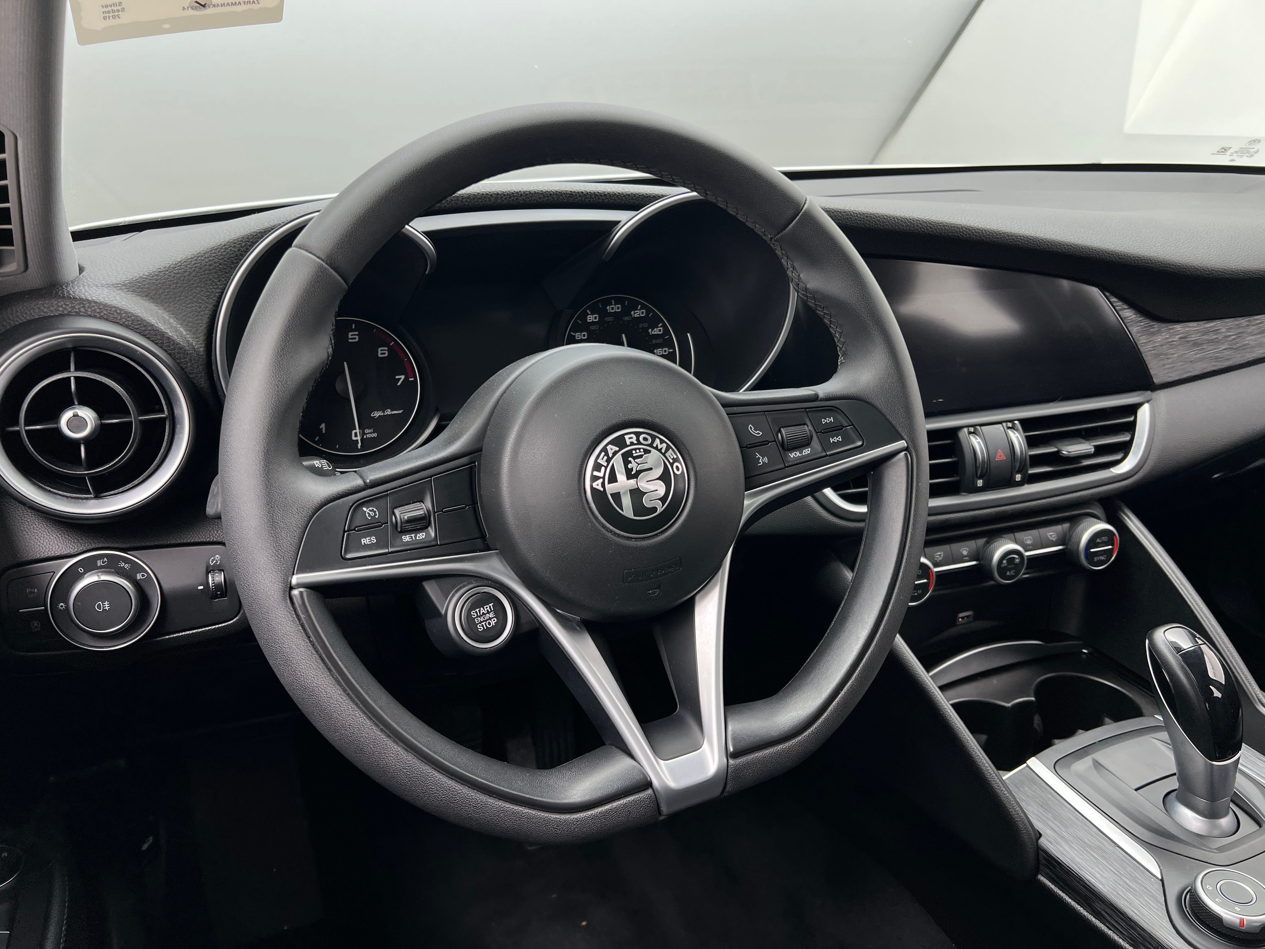 2019 Alfa Romeo Giulia Base 4