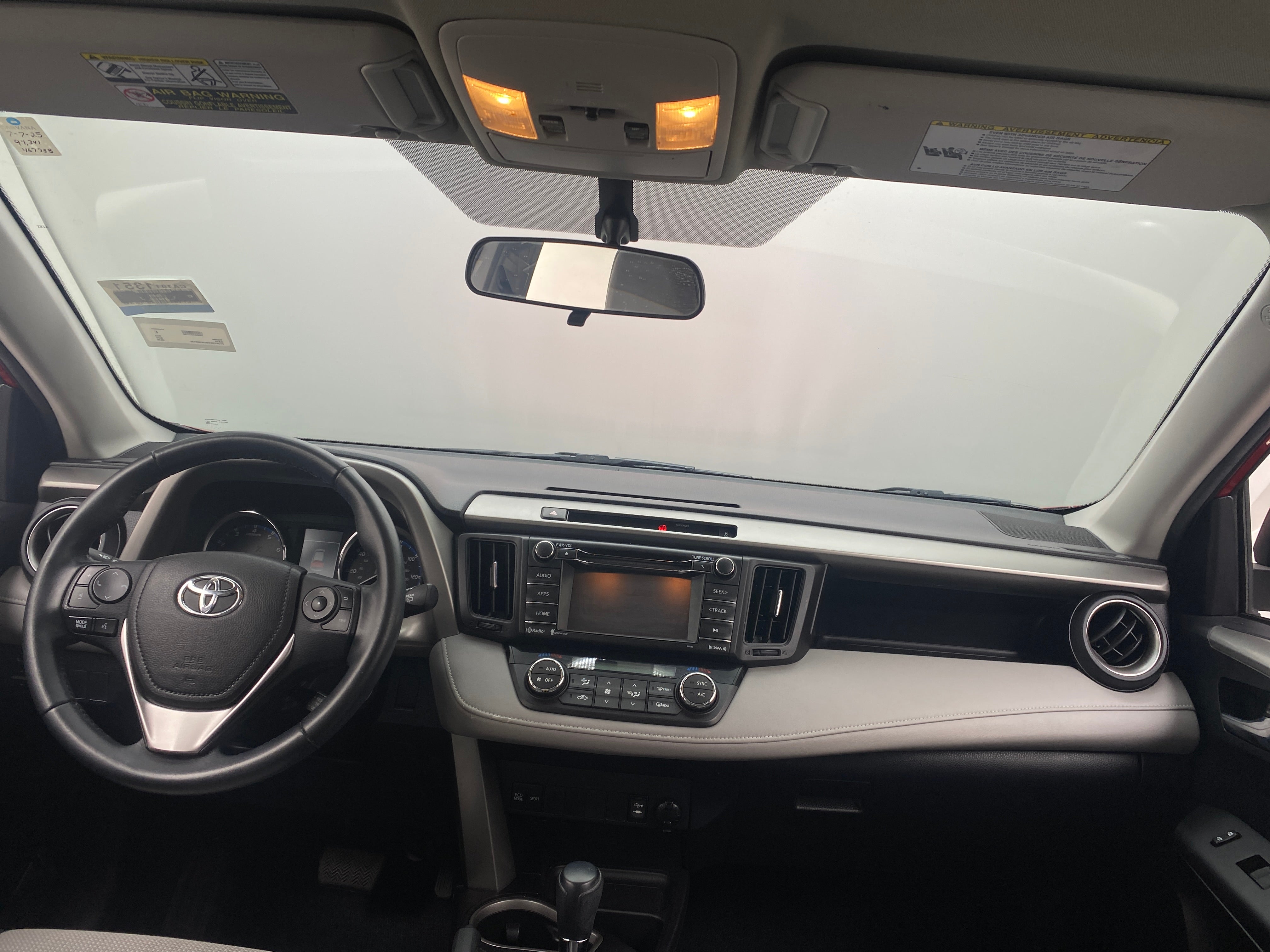 2016 Toyota RAV4 XLE 3