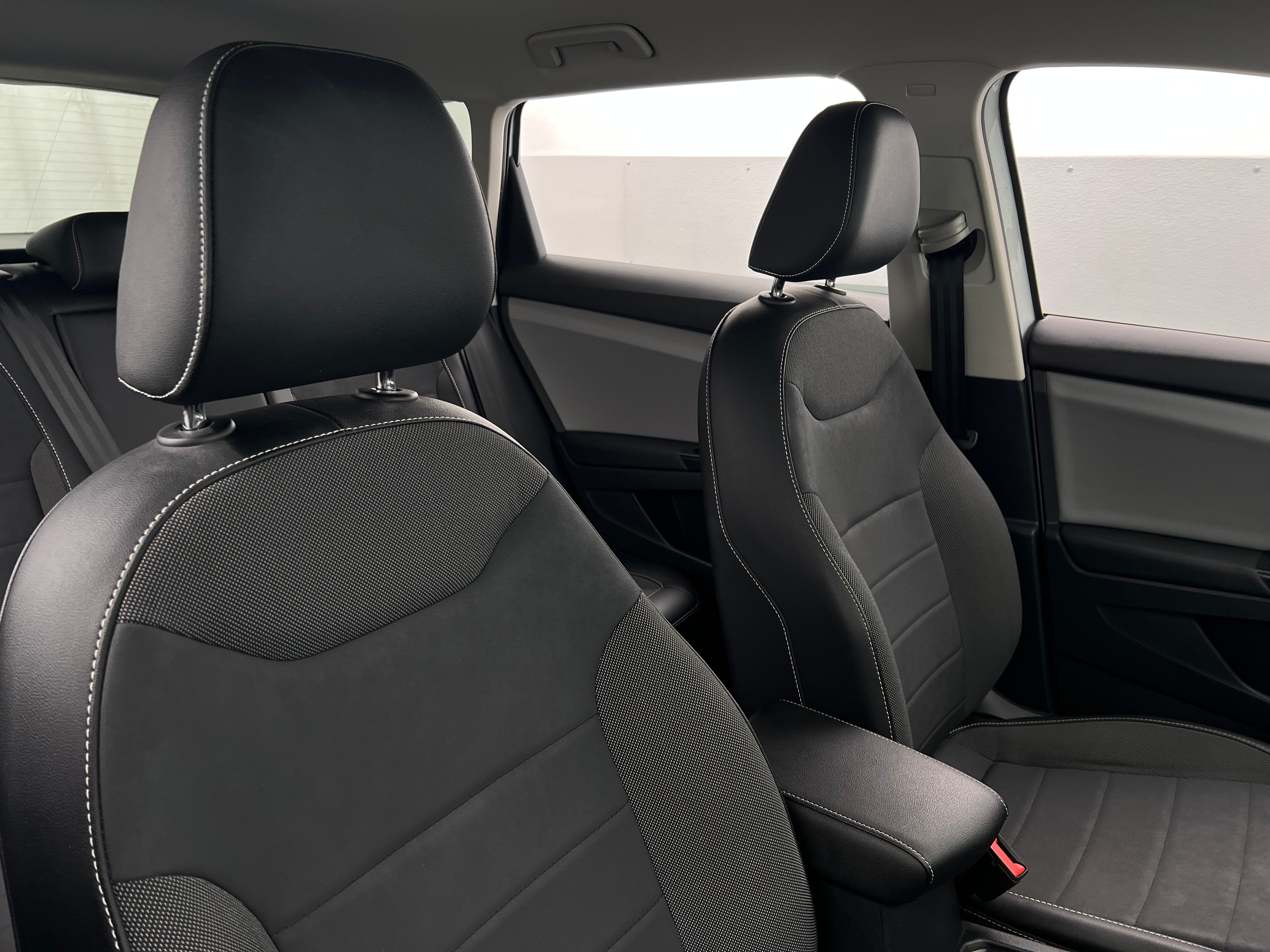 2022 Volkswagen Taos SE 2