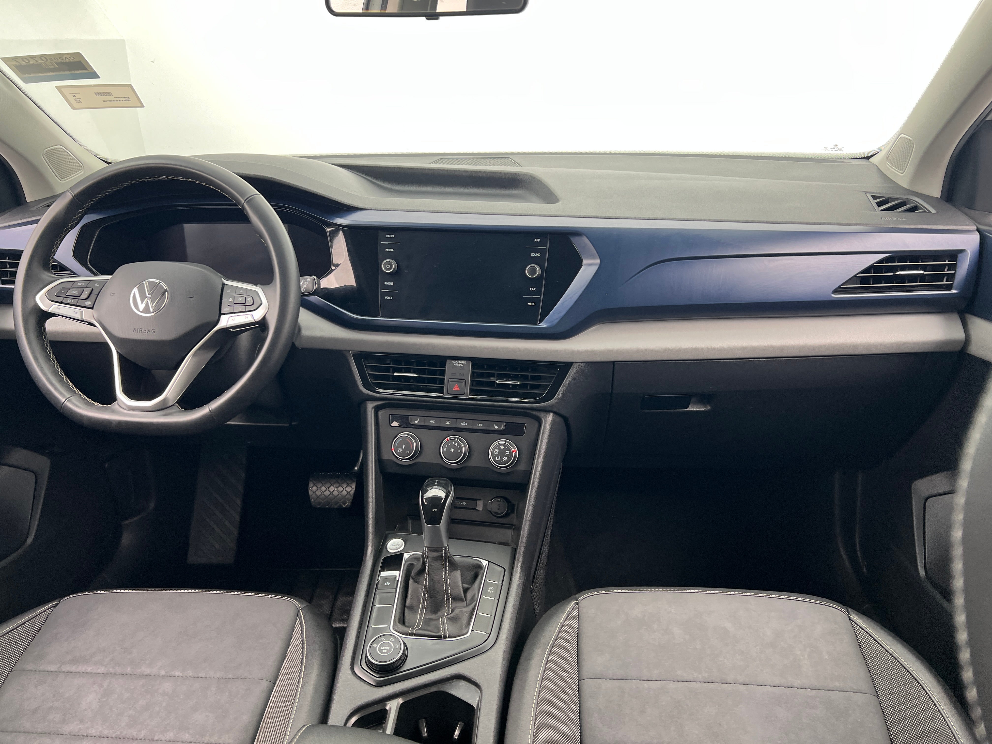 2022 Volkswagen Taos SE 3