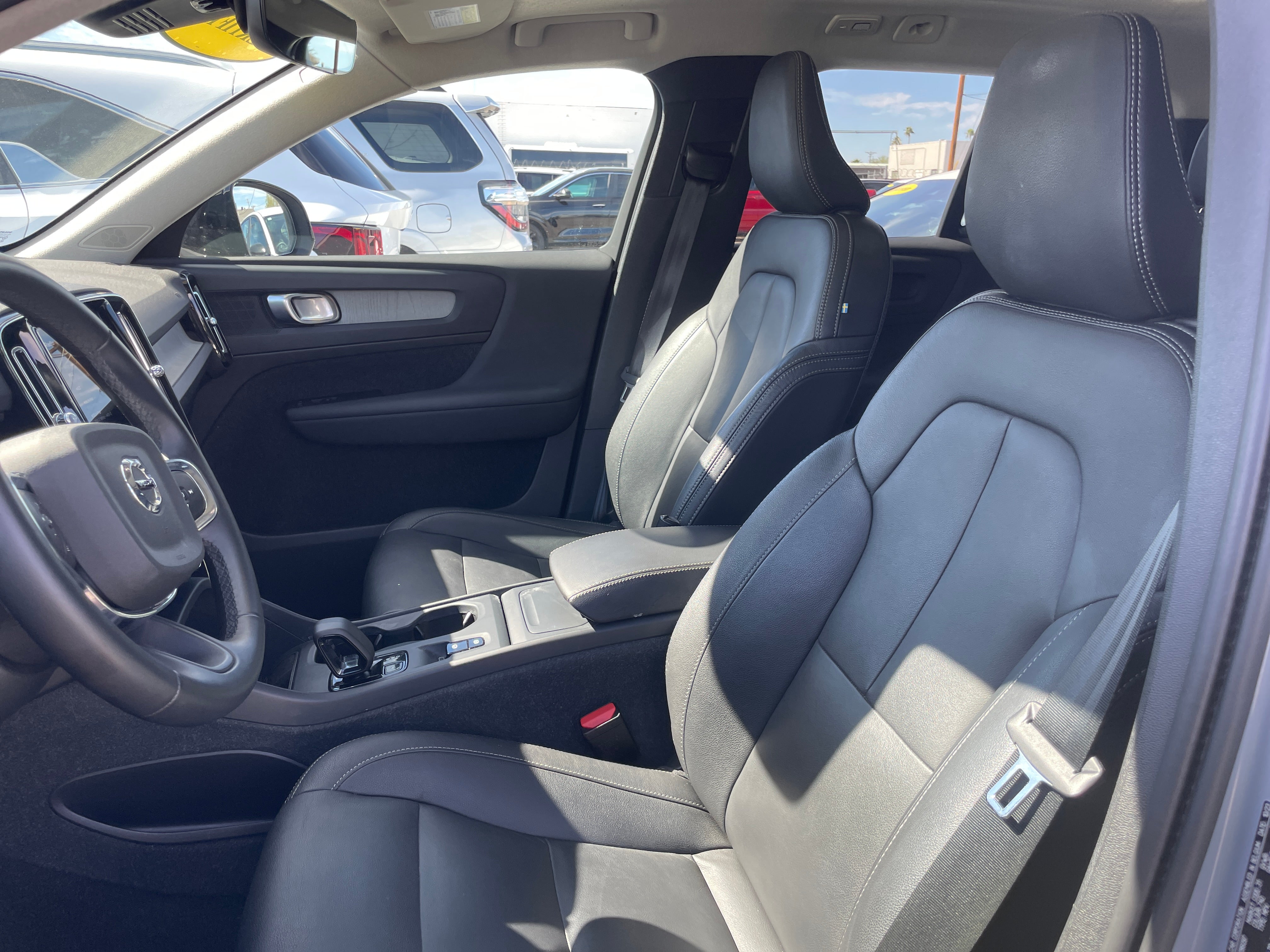 2024 Volvo XC40 B5 Core 2