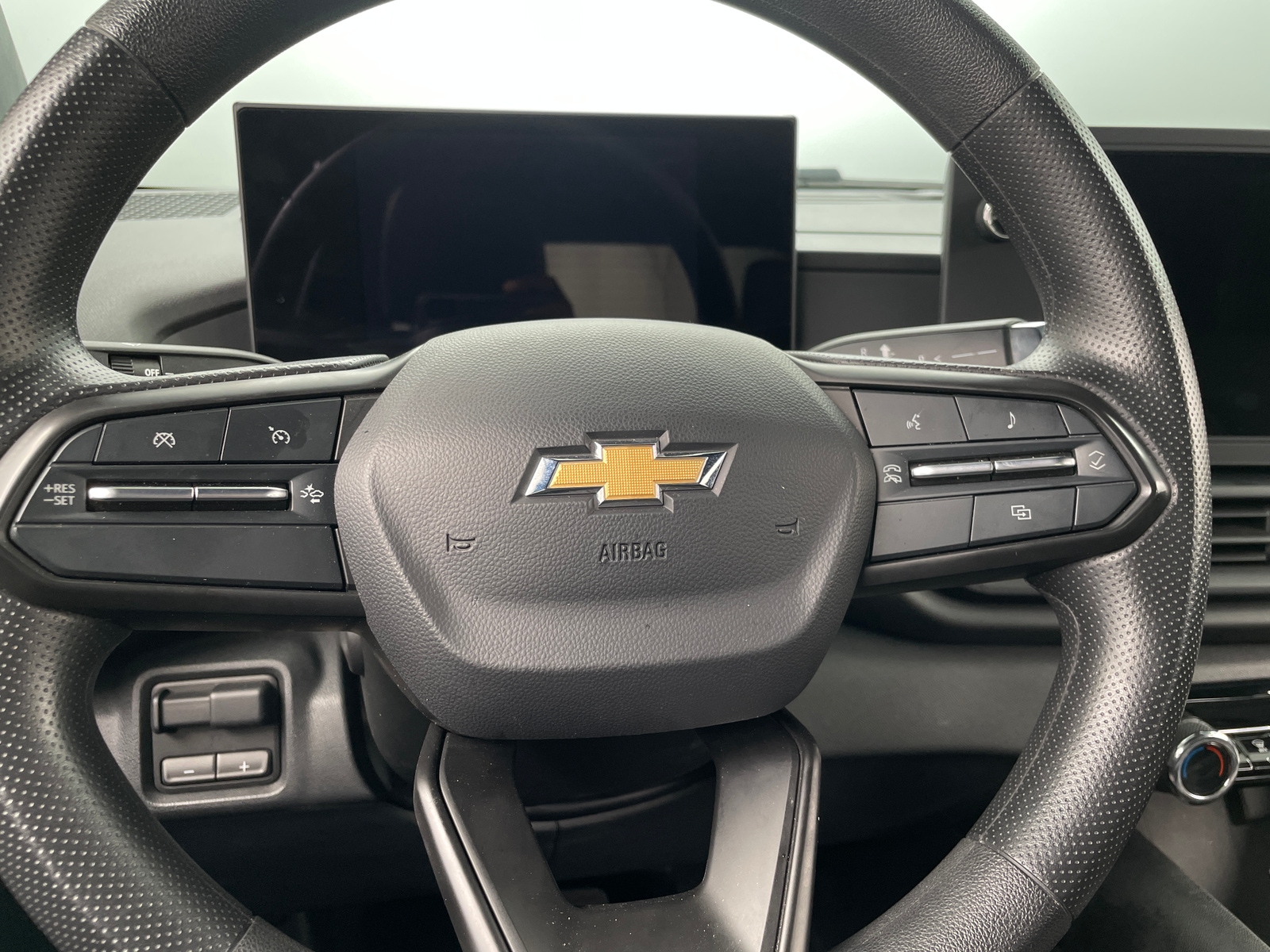 Thumbnail: 2024 Chevrolet Silverado EV - 5
