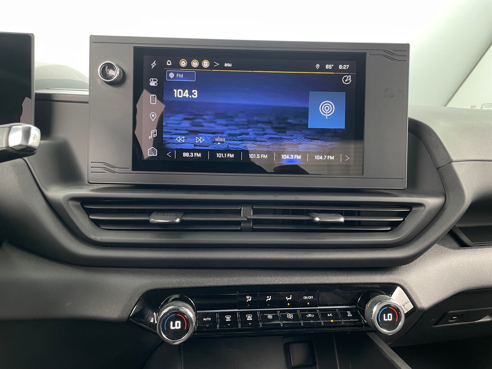 Thumbnail: 2024 Chevrolet Silverado EV - 4