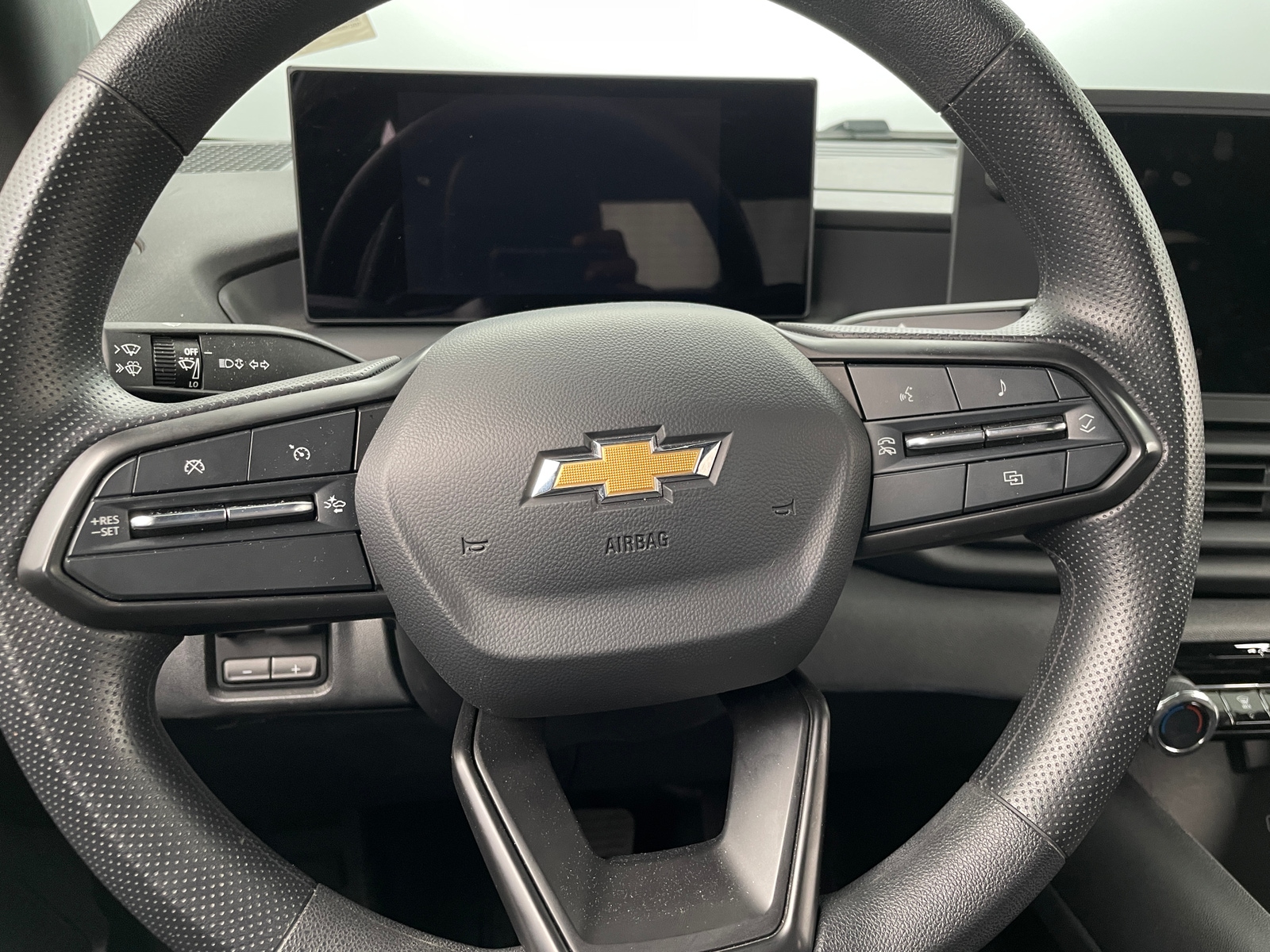 Thumbnail: 2024 Chevrolet Silverado EV - 5