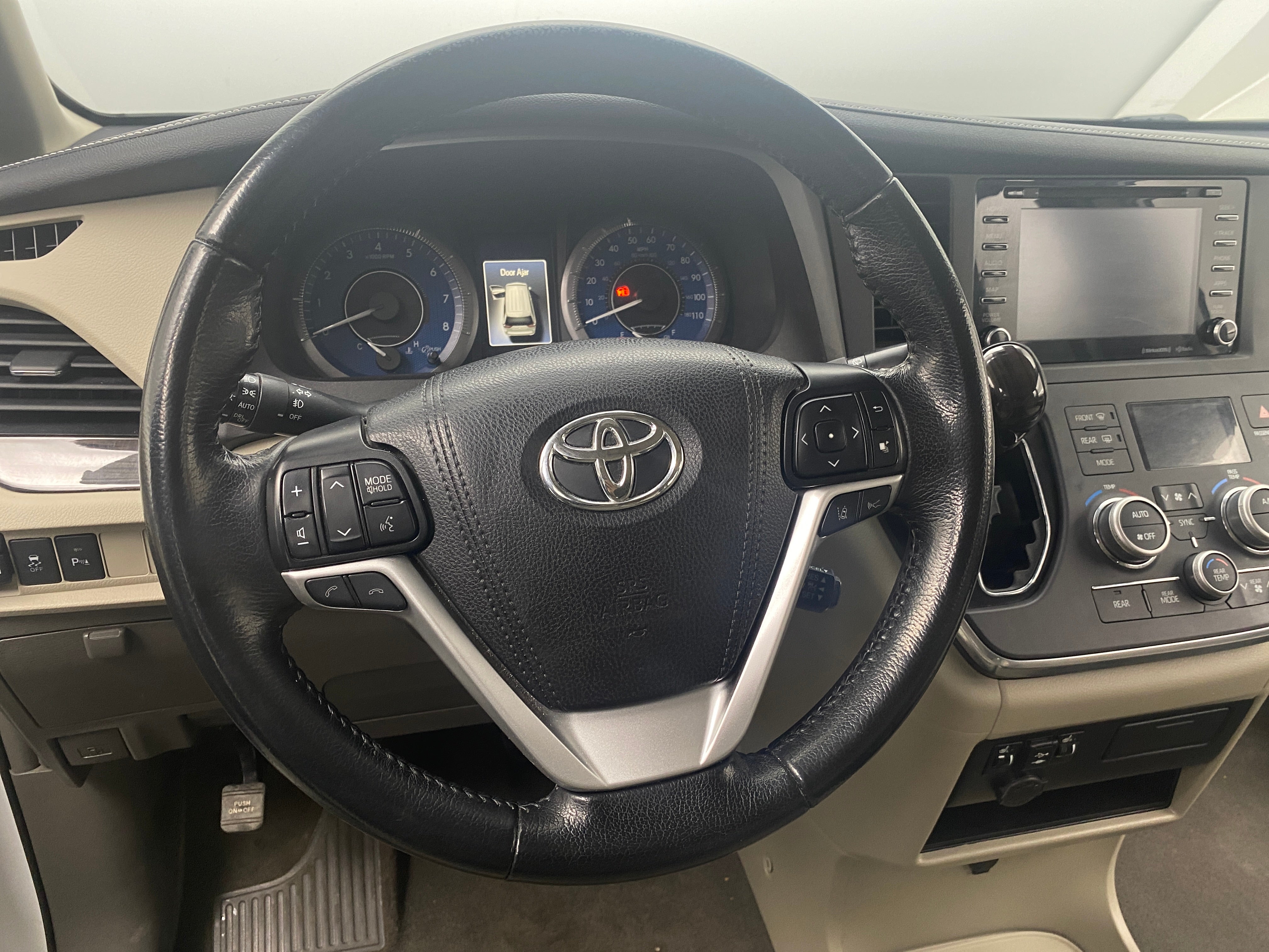 2019 Toyota Sienna XLE 4